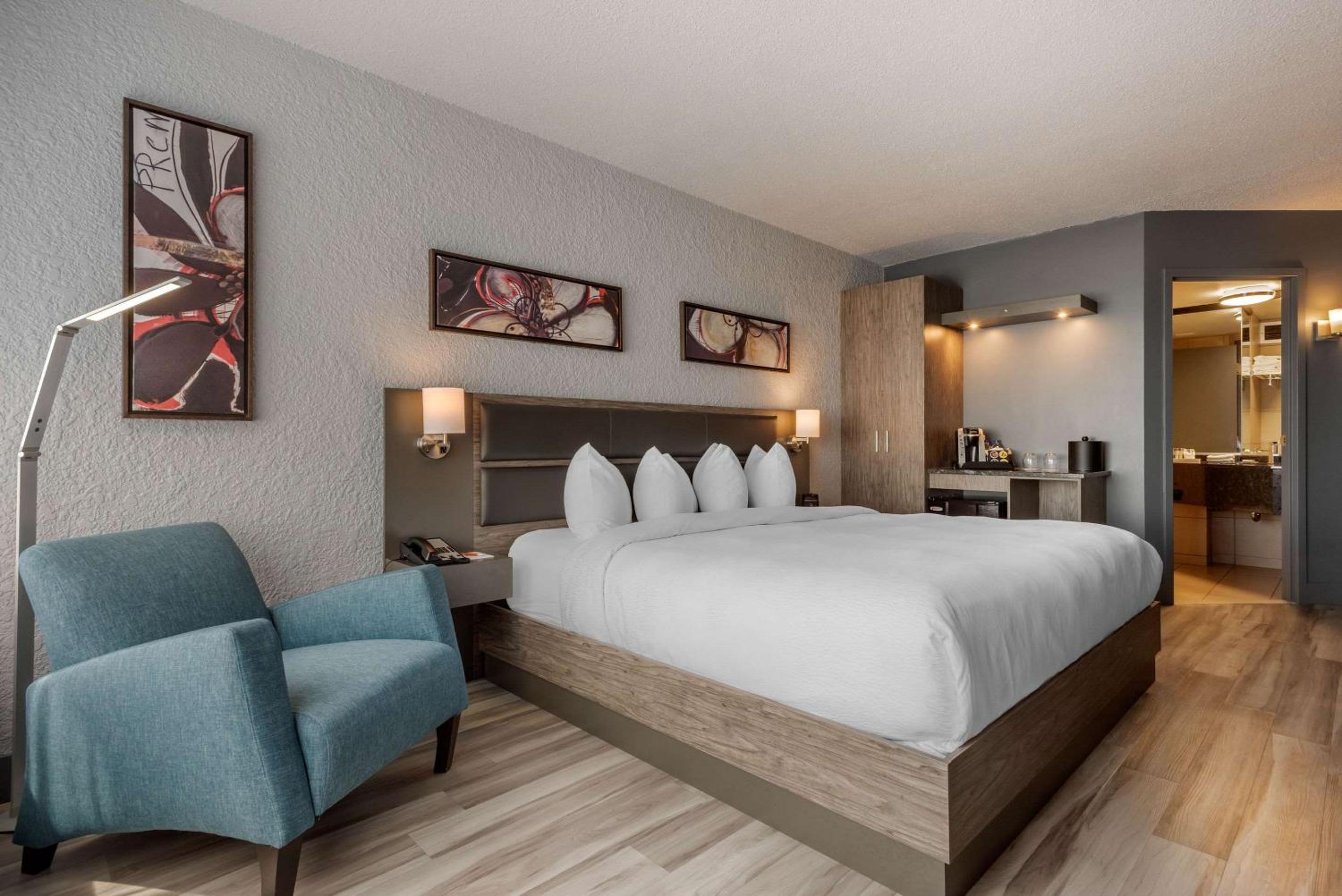 Deluxe King Room