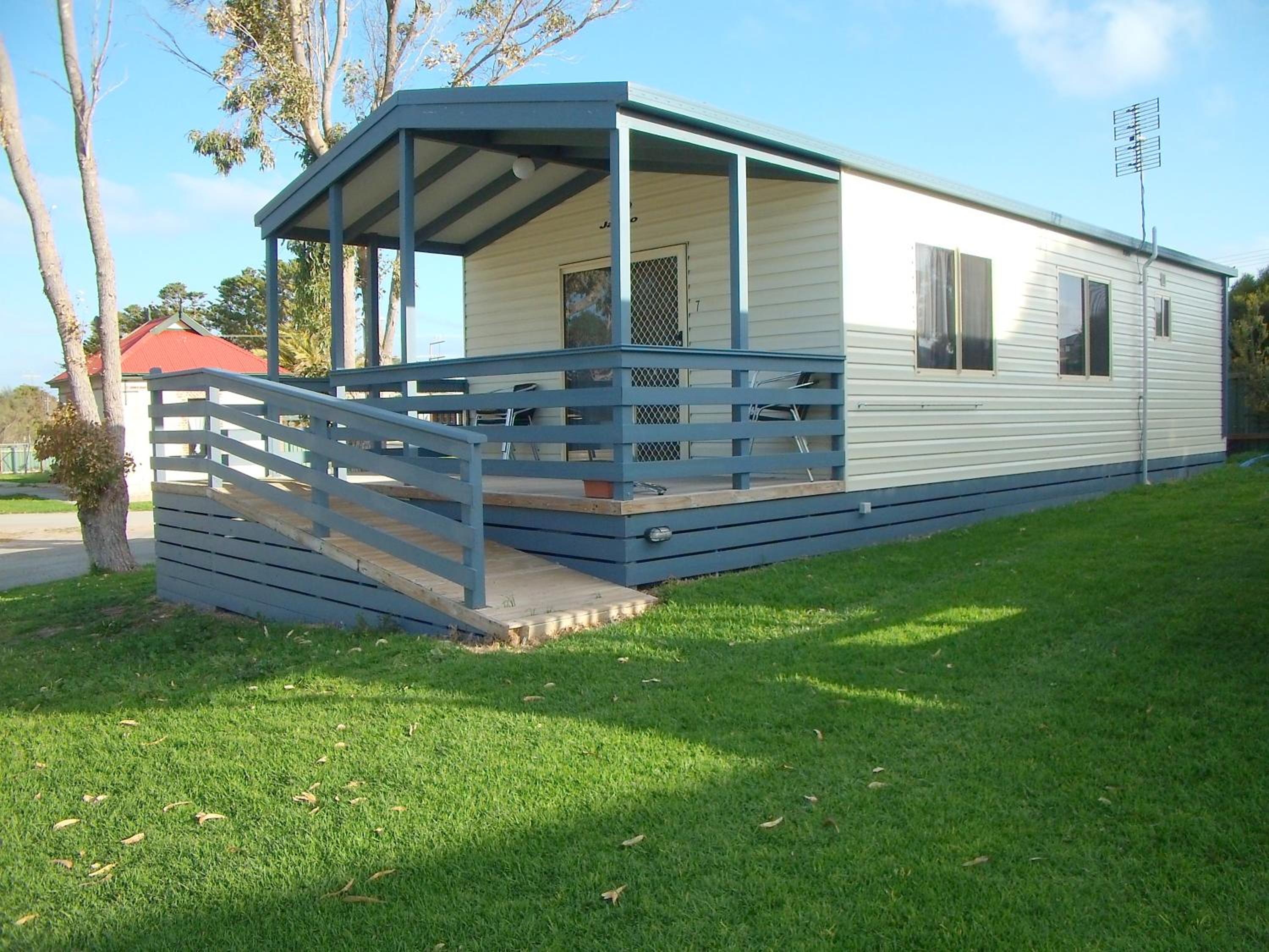 Family Bungalow photo 2