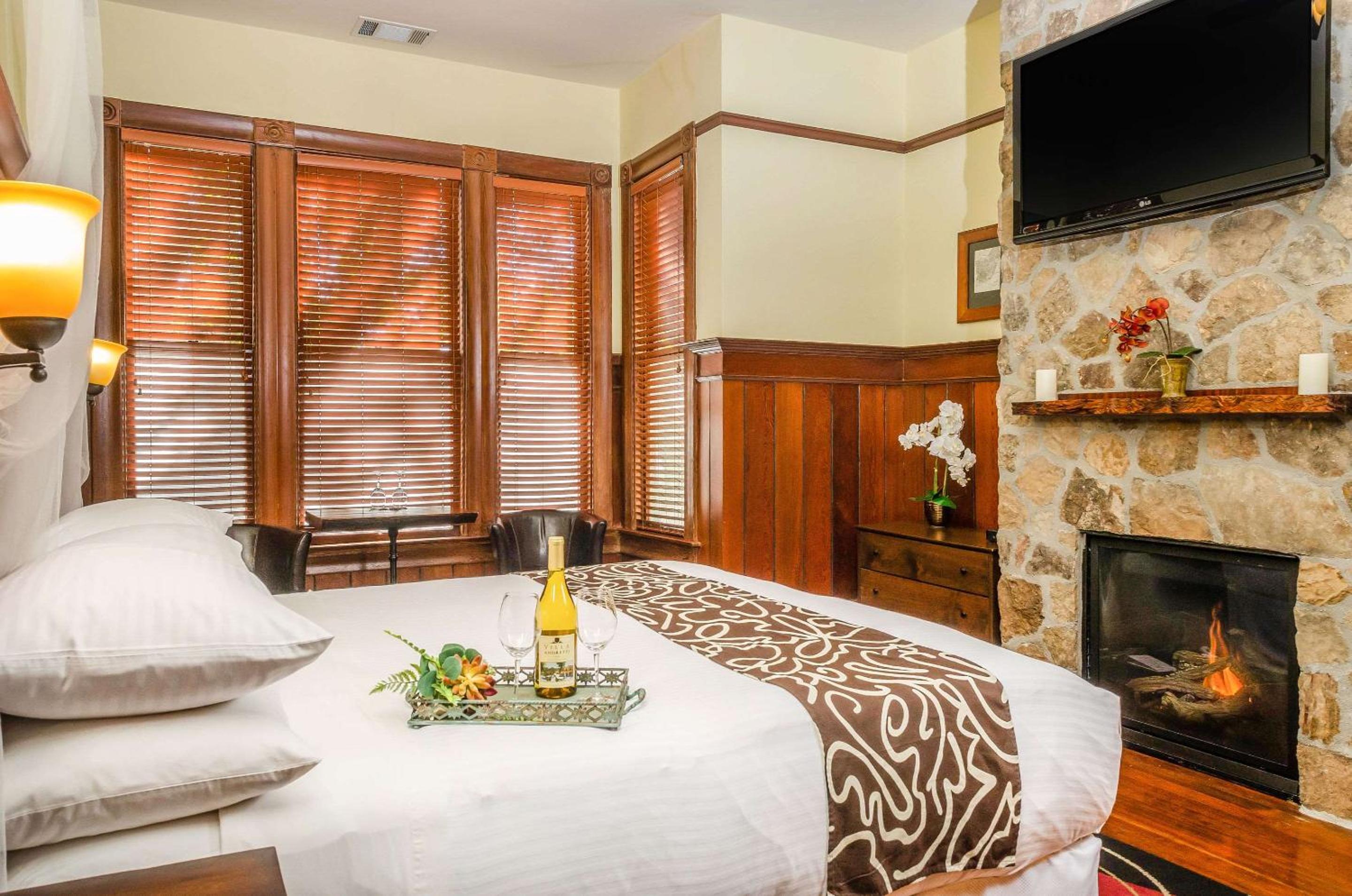 King Room with Spa Bath - Non-Smoking photo 1