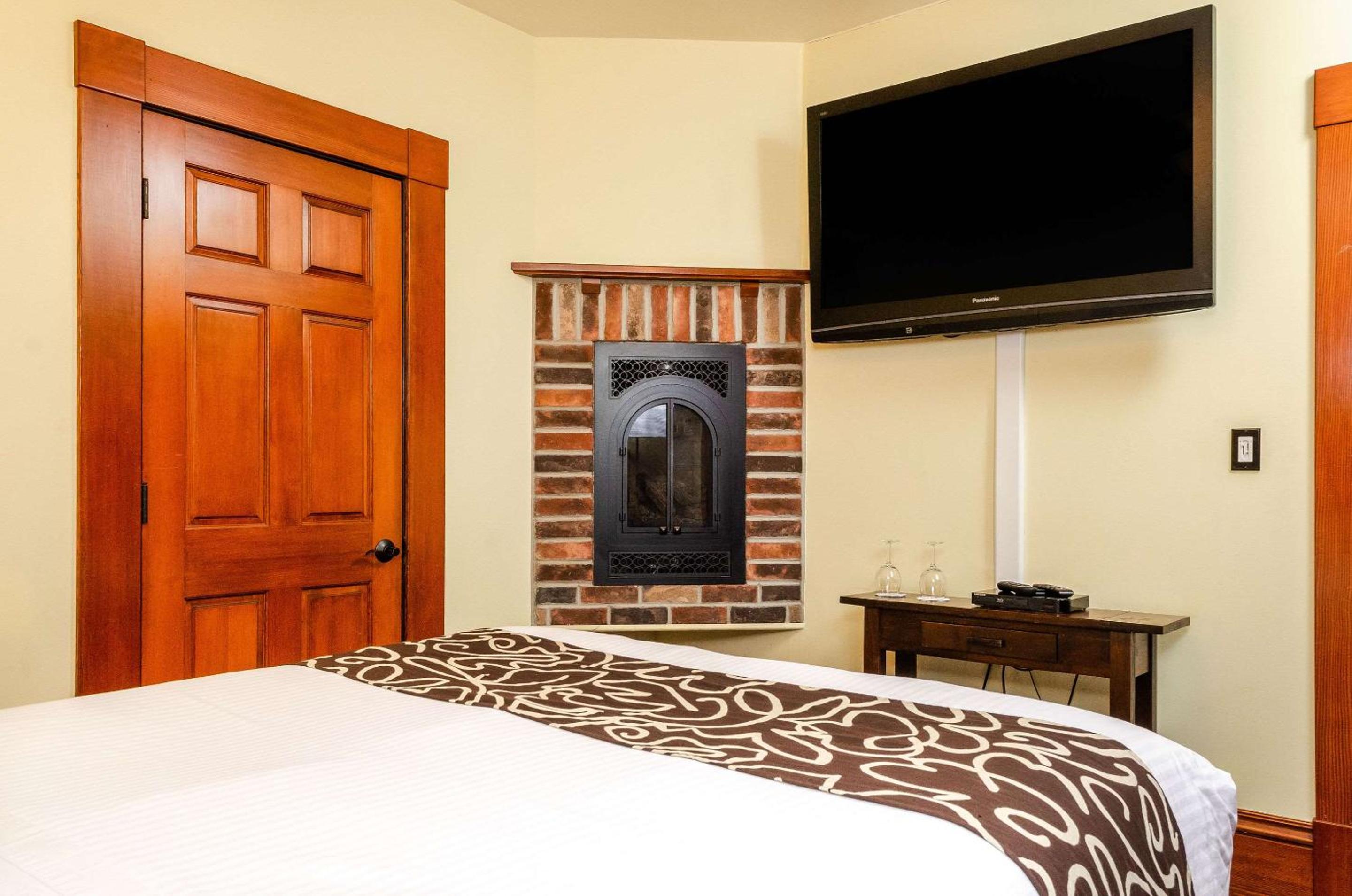 Queen Room with Spa Bath - Non-Smoking photo 3
