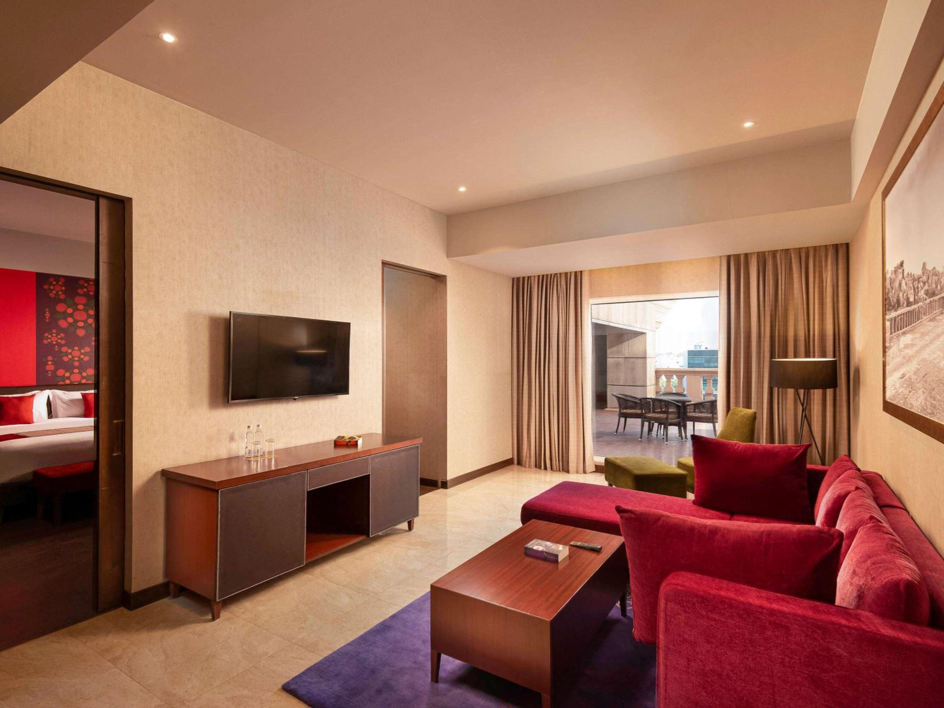 One-Bedroom Superior Suite with Private Terrace, Kitchenette,Executive Lounge Access,with 25% Discount on F&B, Spa and Laundry - Photo 7