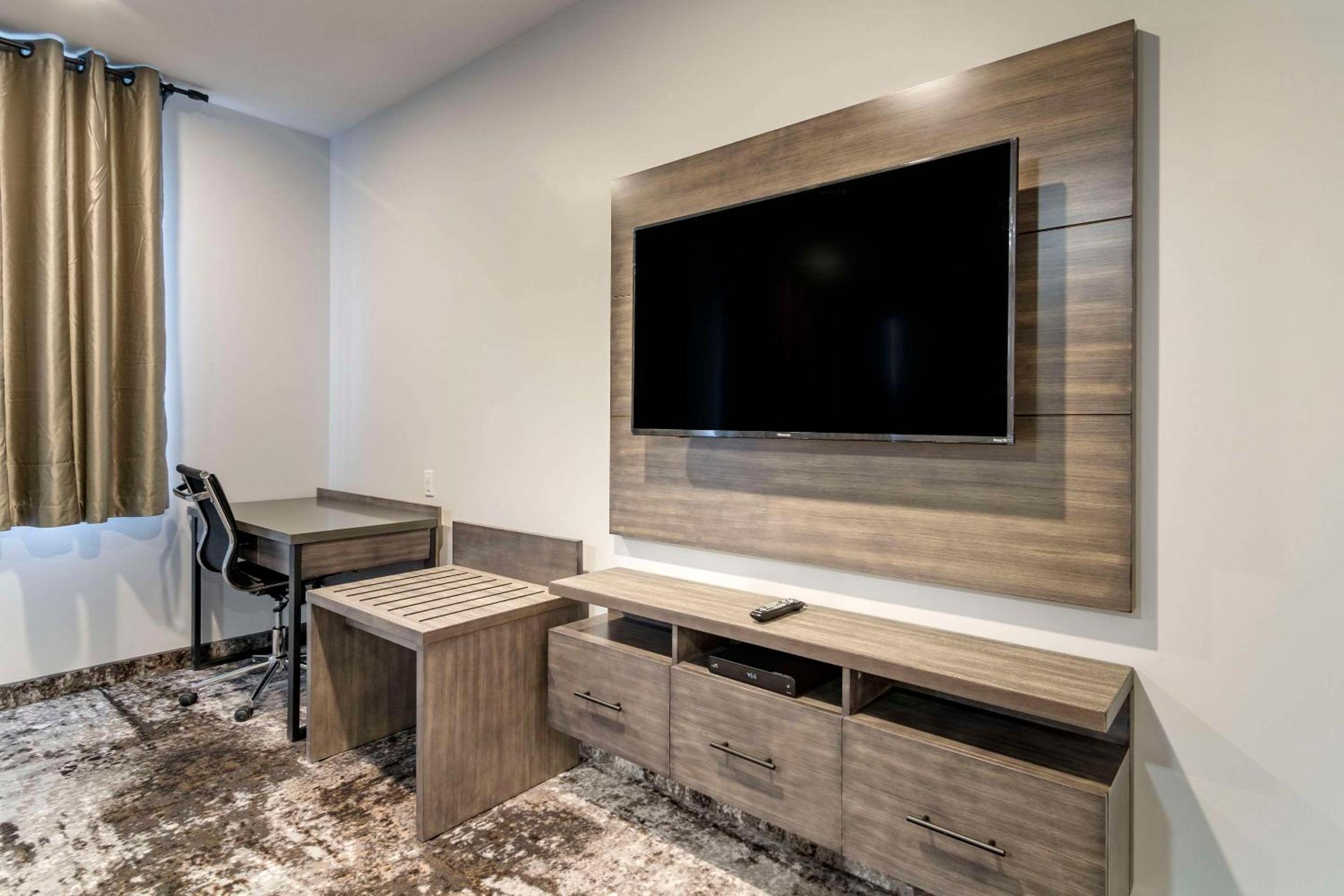 King Room - Non-Smoking - Photo 1