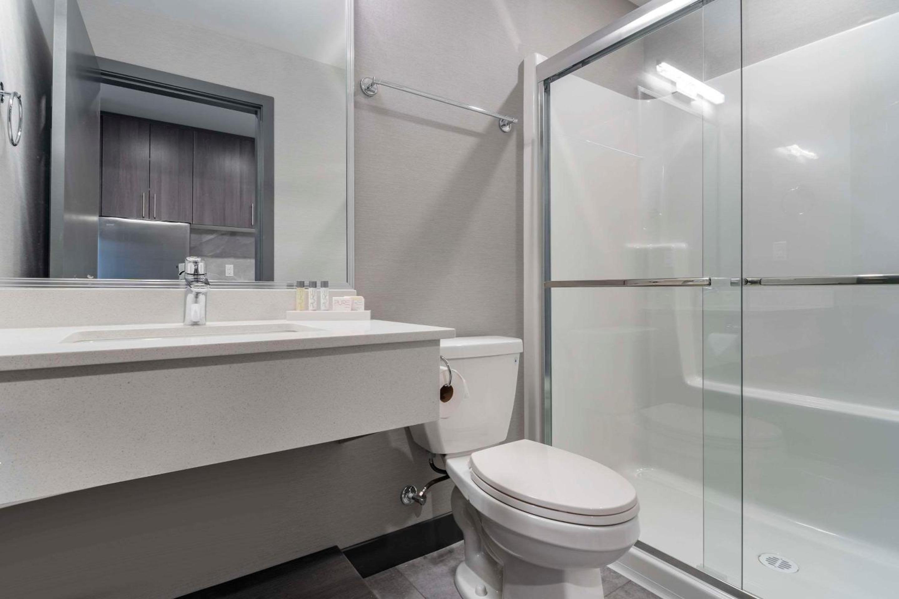 Efficiency Queen Suite with Two Queen Beds - Non-Smoking - Photo 4