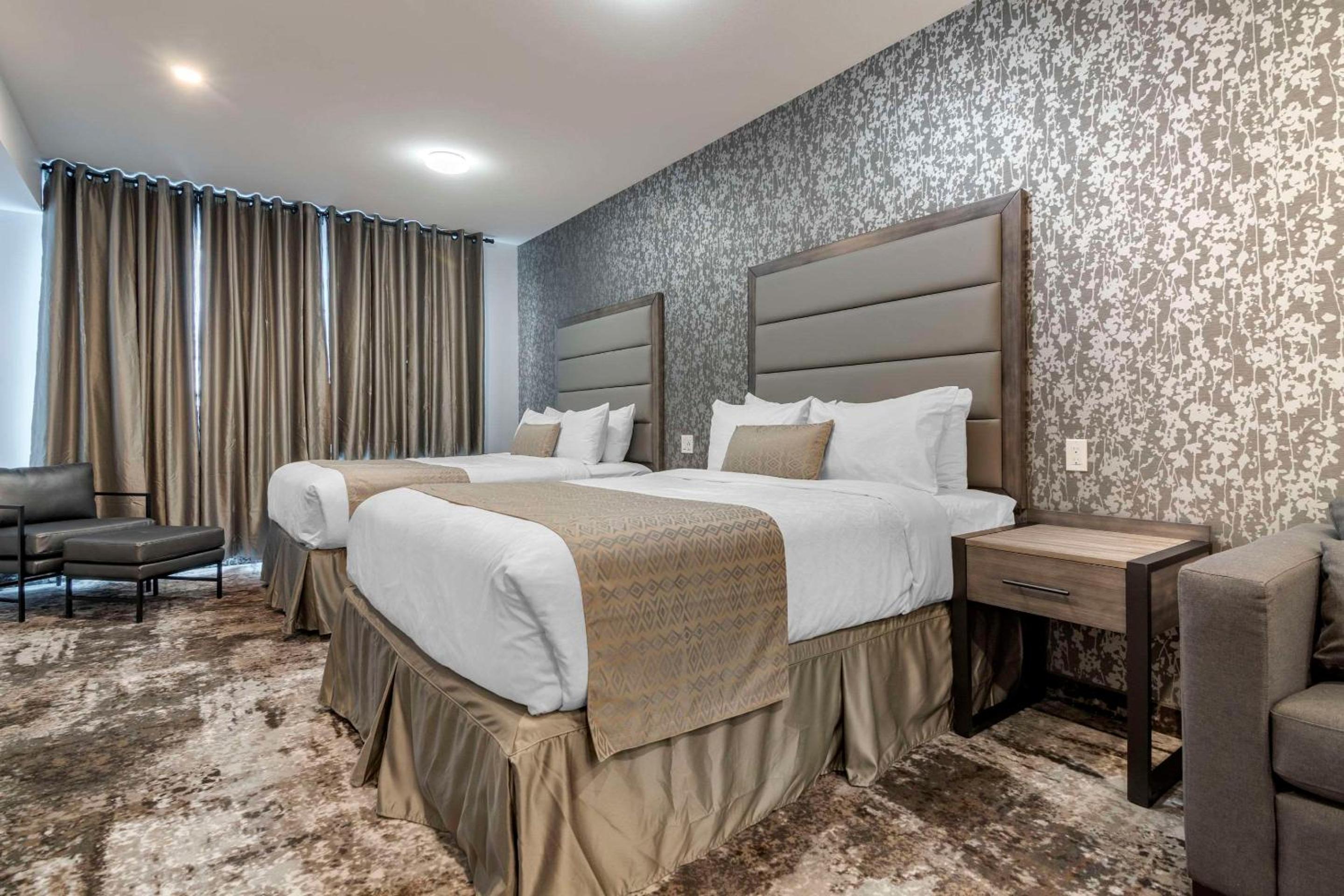 Efficiency Queen Suite with Two Queen Beds - Non-Smoking - Photo 3