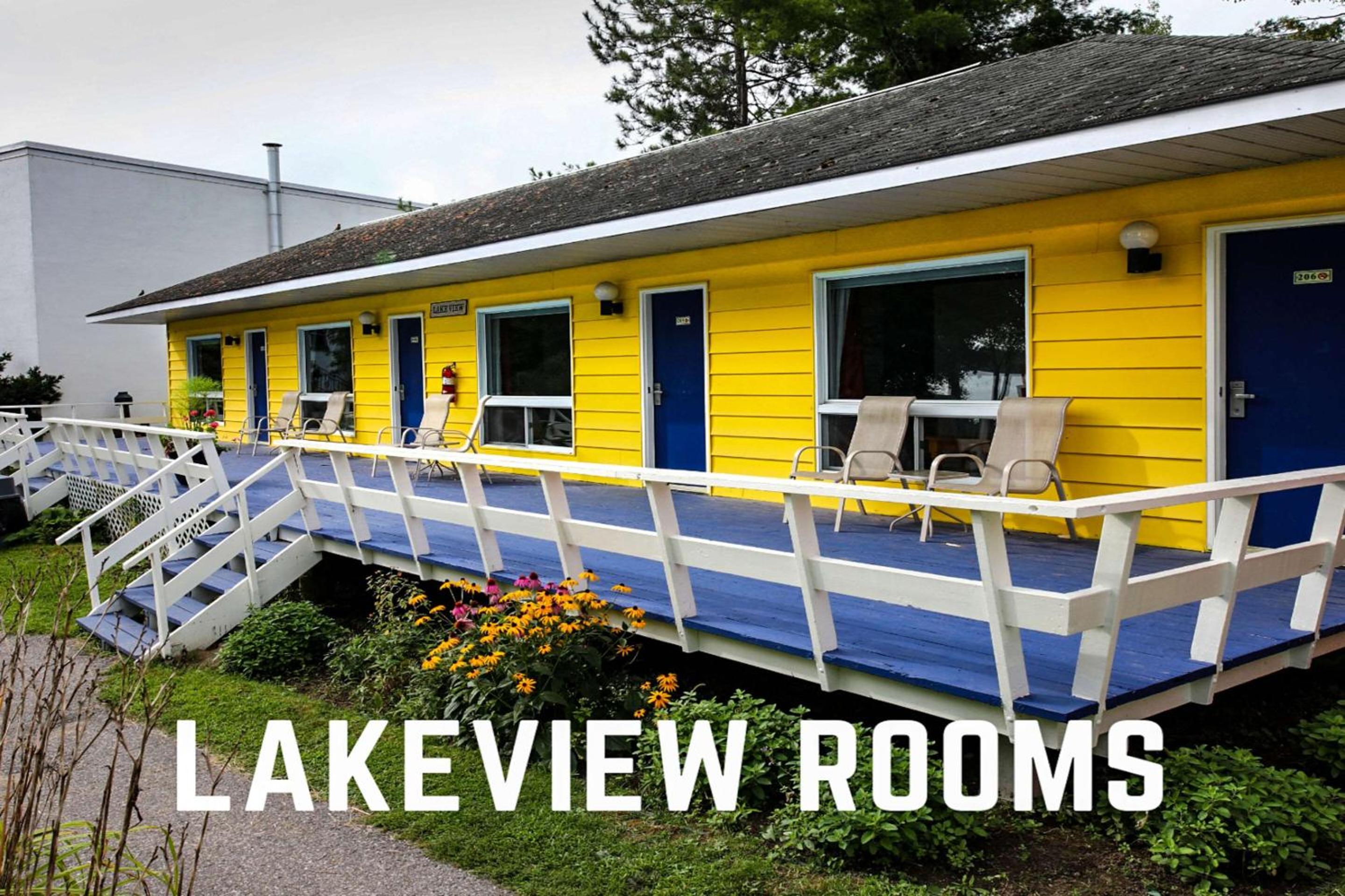 Queen Room with Lake View - Non-Smoking photo 3