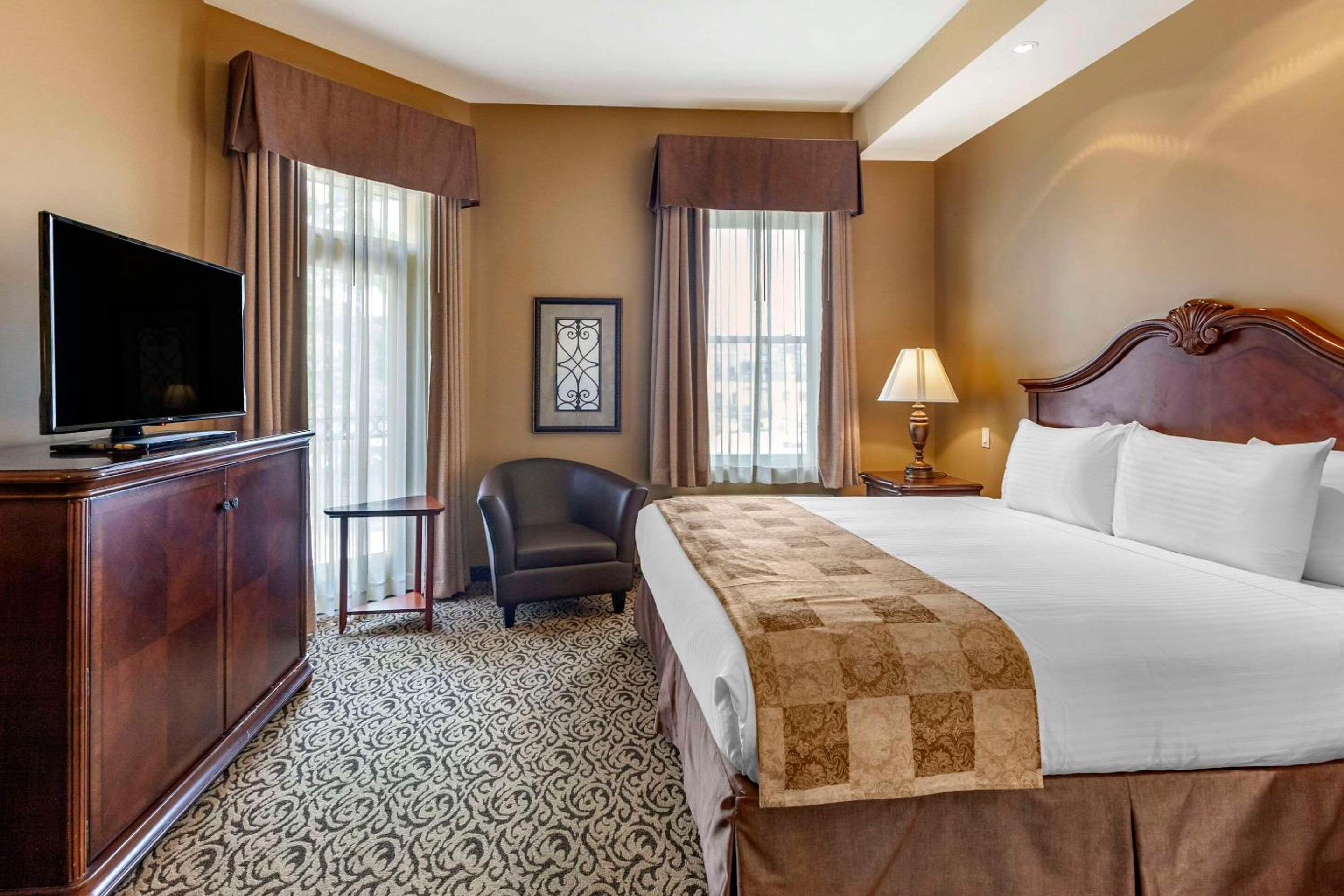 Superior King Room - Non-Smoking - Photo 2