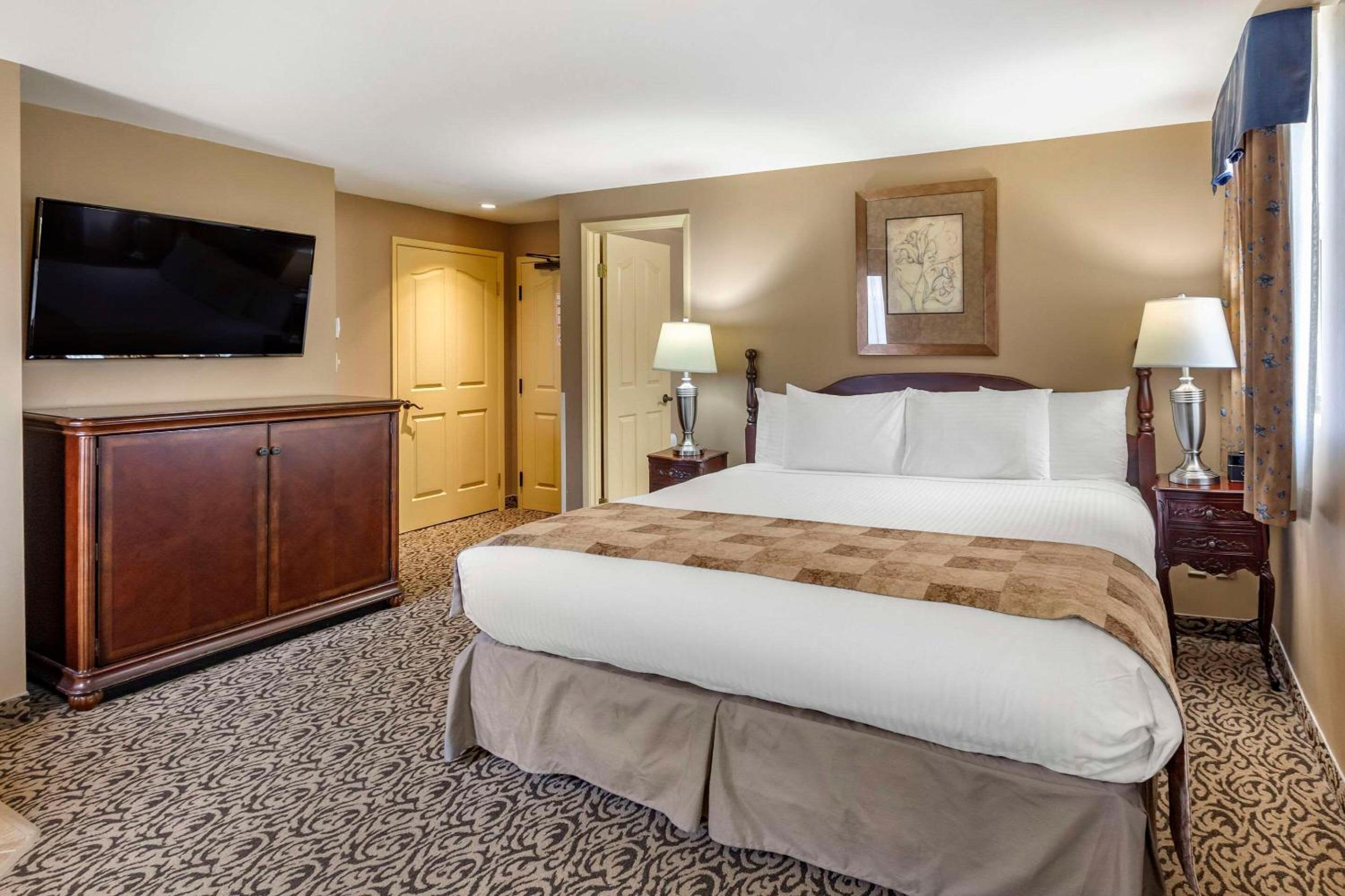 King Room with Whirlpool - Non-smoking photo 1
