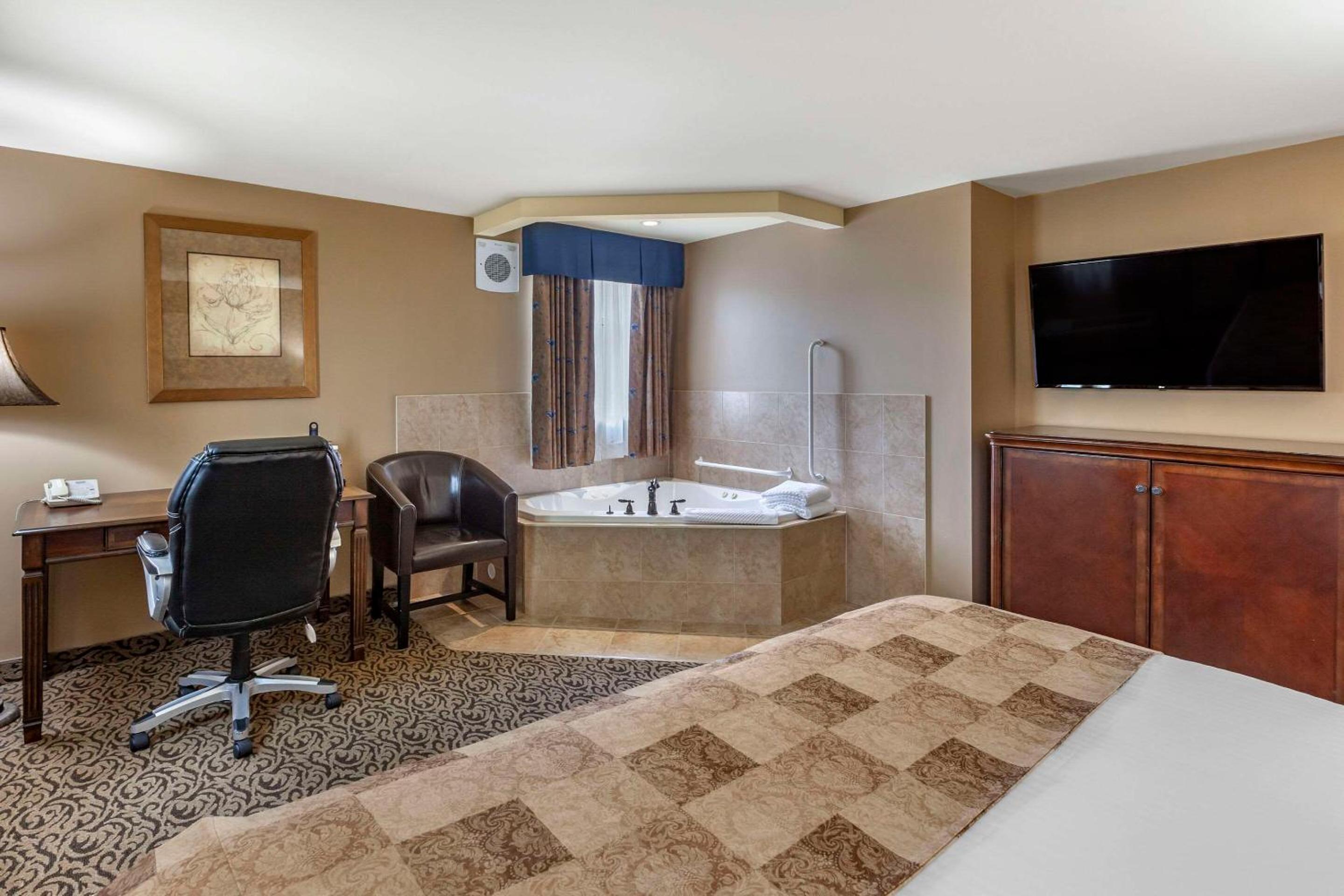 King Room with Whirlpool - Non-smoking photo 2