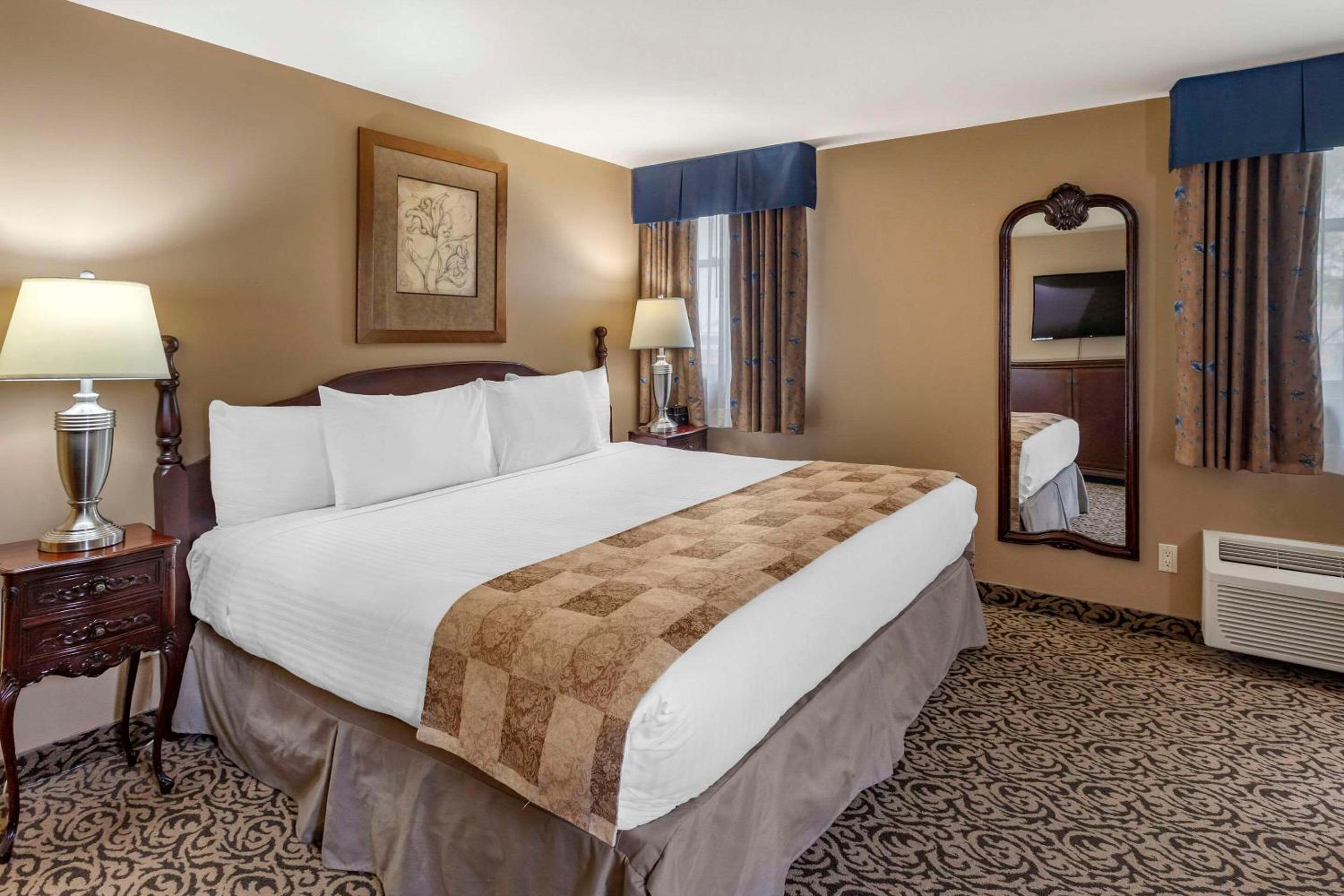 King Room with Whirlpool - Non-smoking photo 3