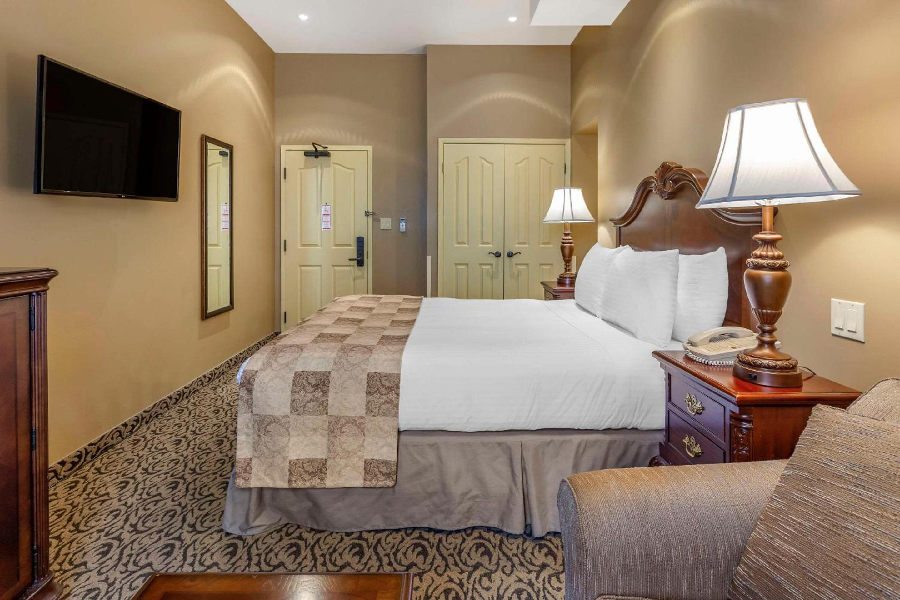 Superior Queen Room - Non-Smoking photo 3