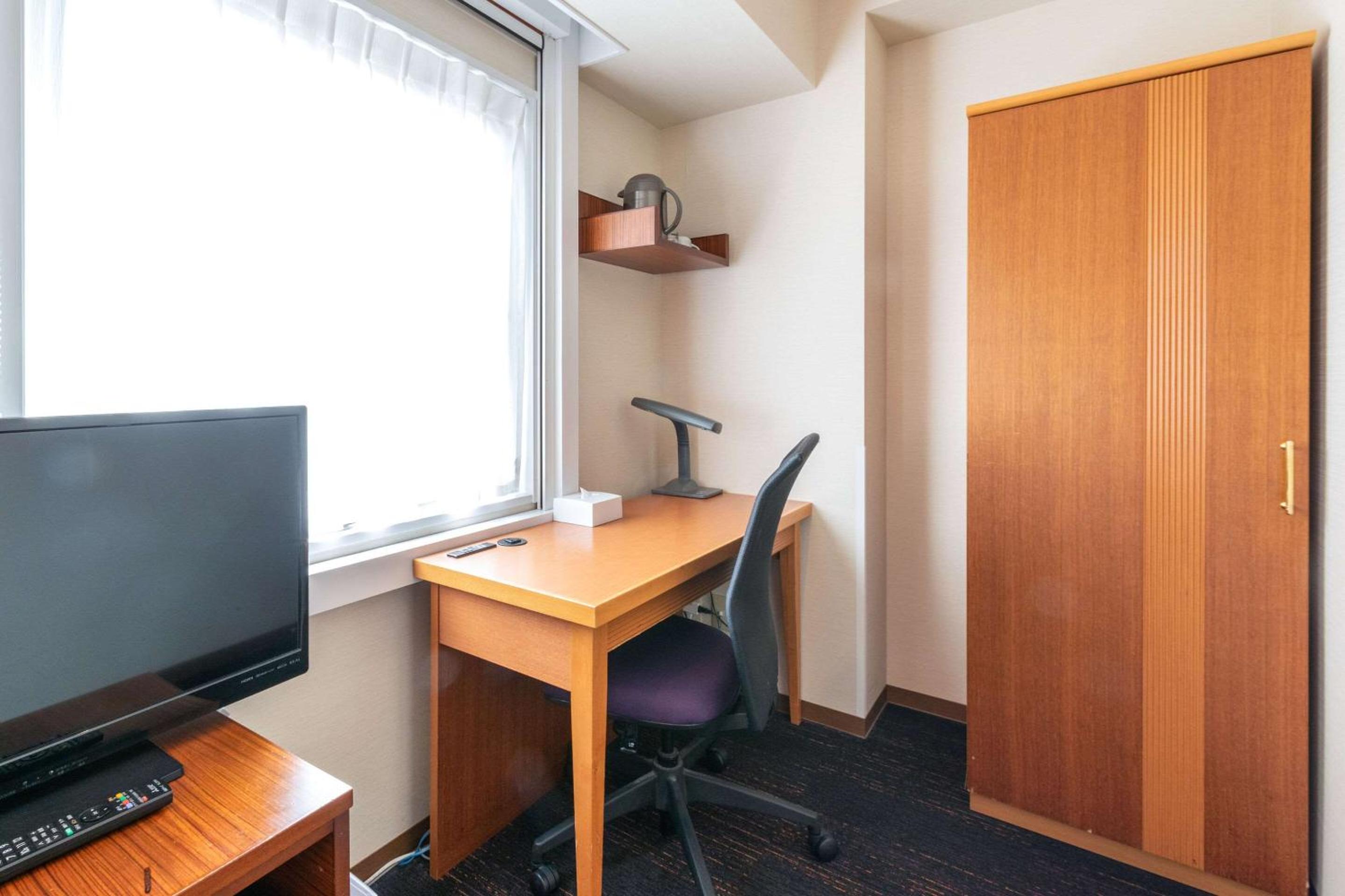 Economy Twin Room - Non-Smoking photo 3