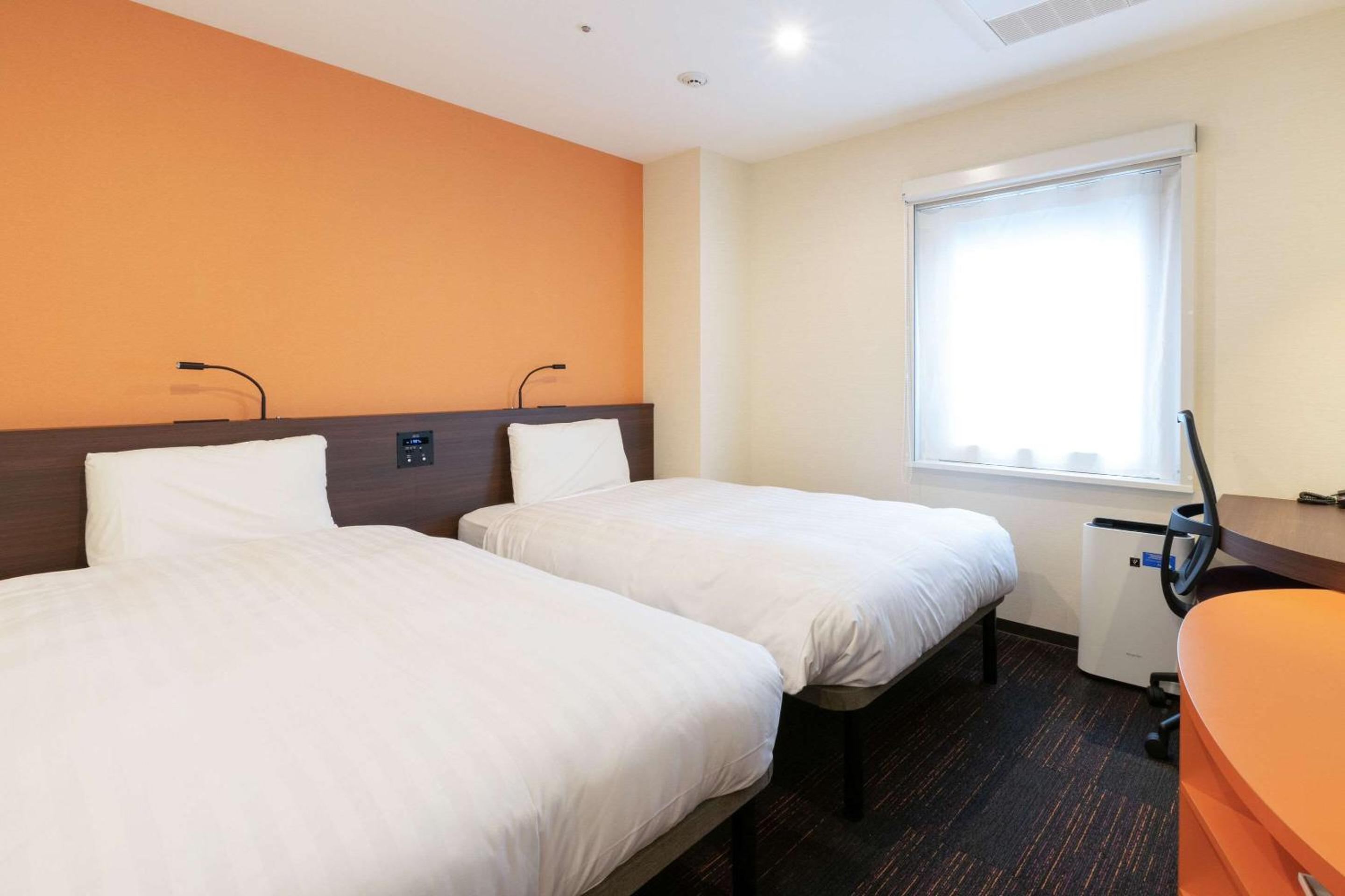 Economy Twin Room - Non-Smoking photo 3