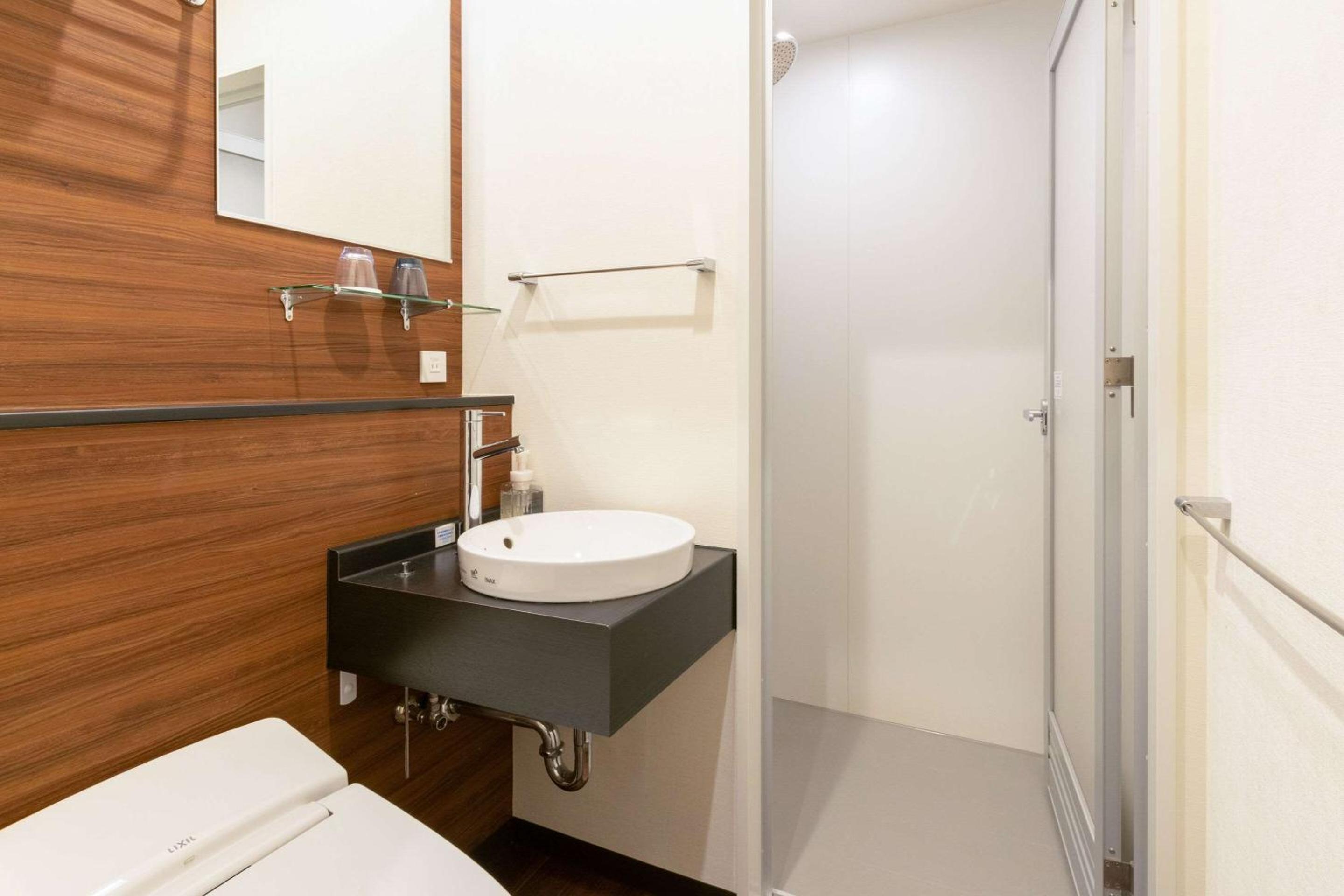 Economy Twin Room - Non-Smoking photo 3
