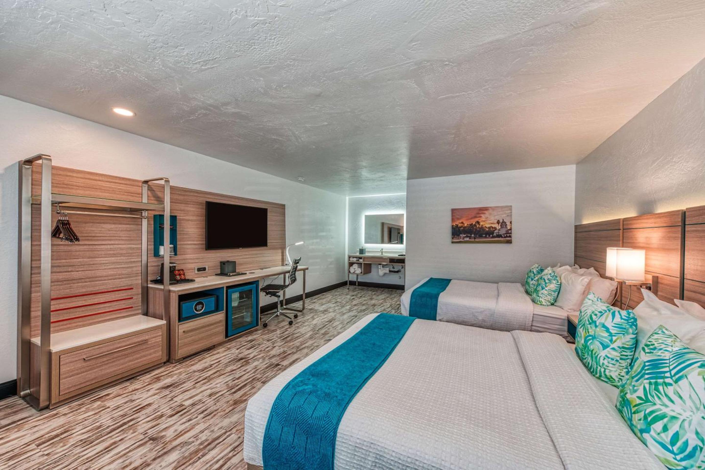 Standard Queen Room with Two Queen Beds - Non Smoking  - Photo 1