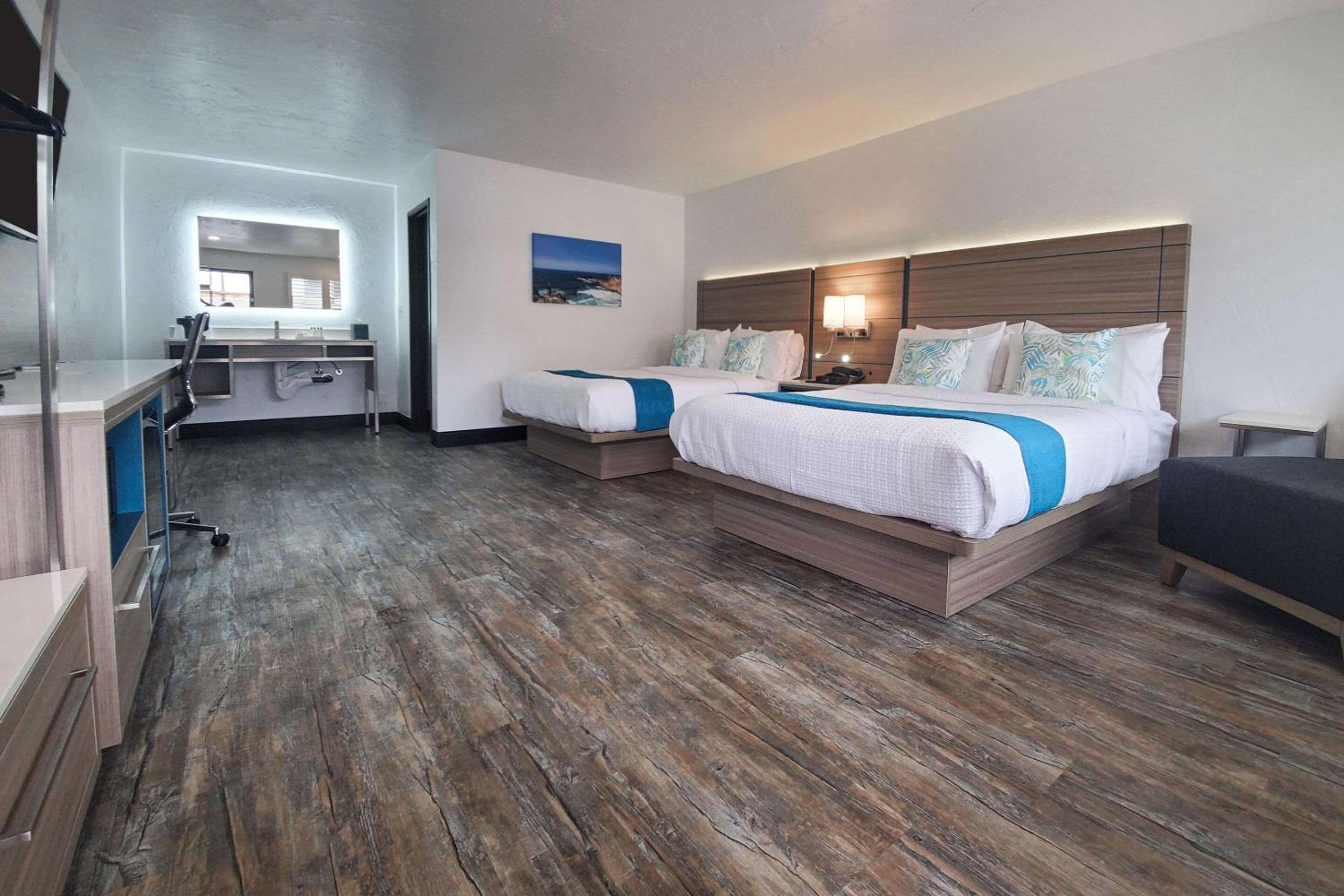 Standard Queen Room with Two Queen Beds - Non Smoking  - Photo 7