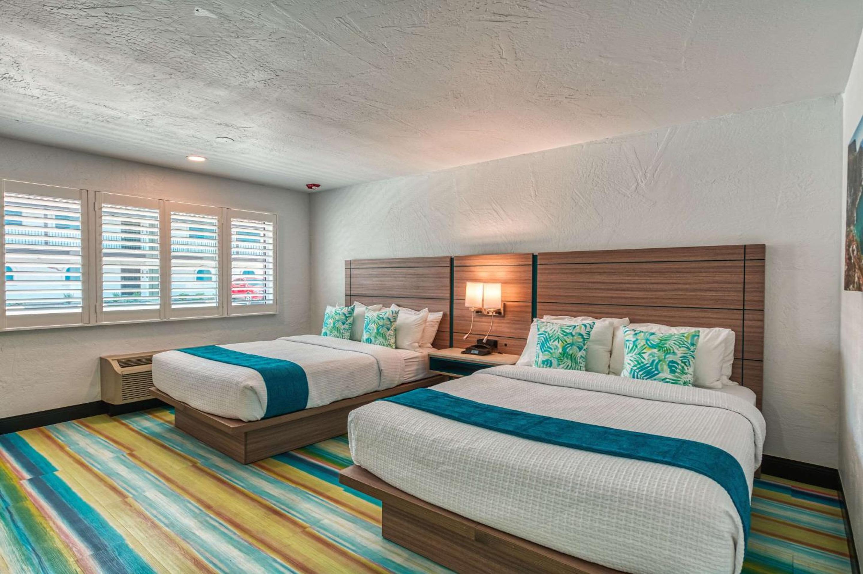 Queen Room with Two Queen Beds - Accessible/Non Smoking - Photo 7
