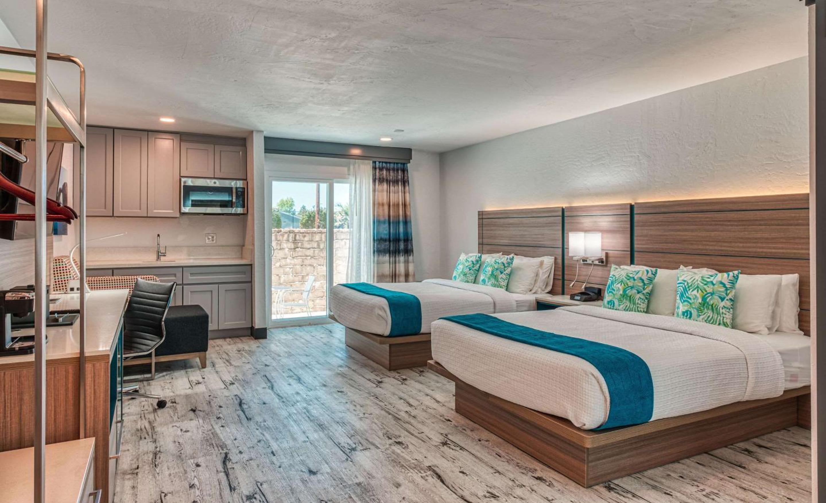 Efficiency Queen Suite with Two Queen Beds - Non Smoking - Photo 3