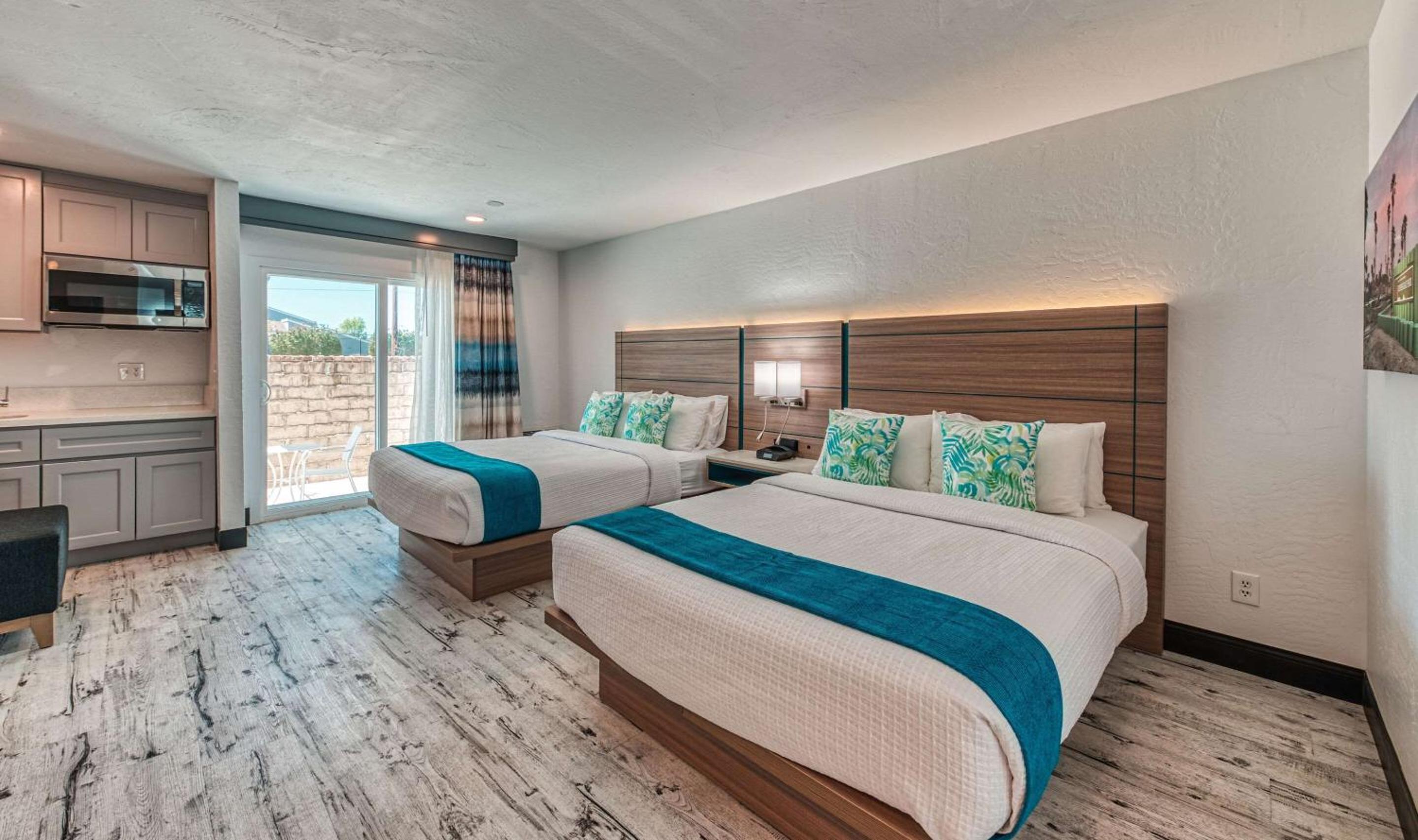 Efficiency Queen Suite with Two Queen Beds - Non Smoking - Photo 4