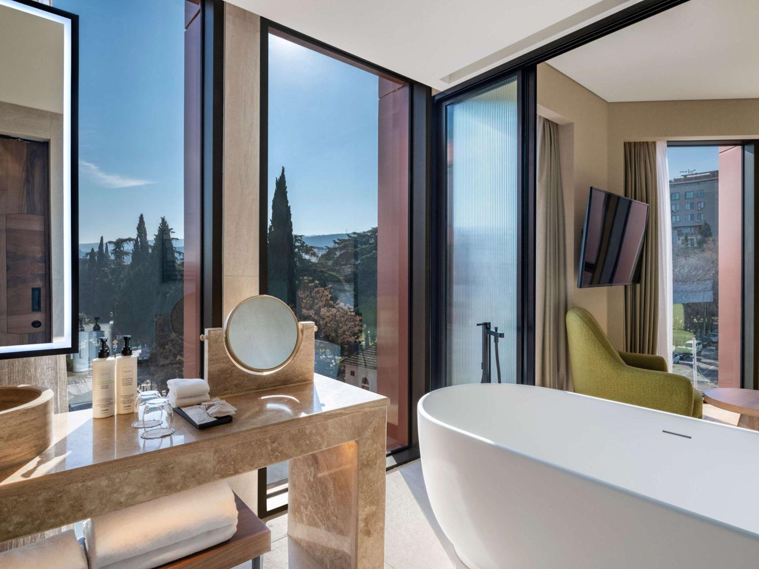 Swiss Deluxe King Room - Photo 4