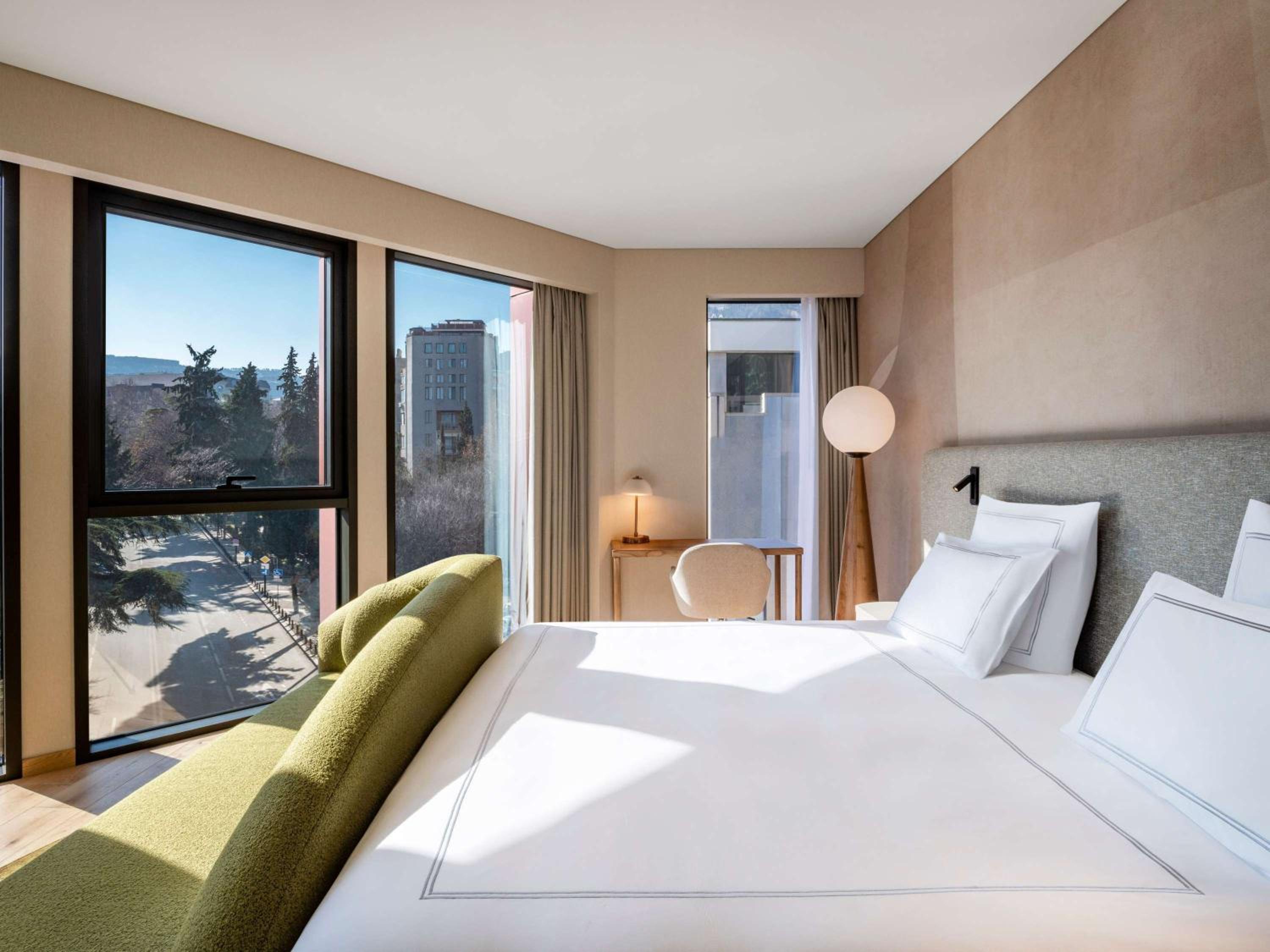 Swiss Deluxe King Room - Photo 6