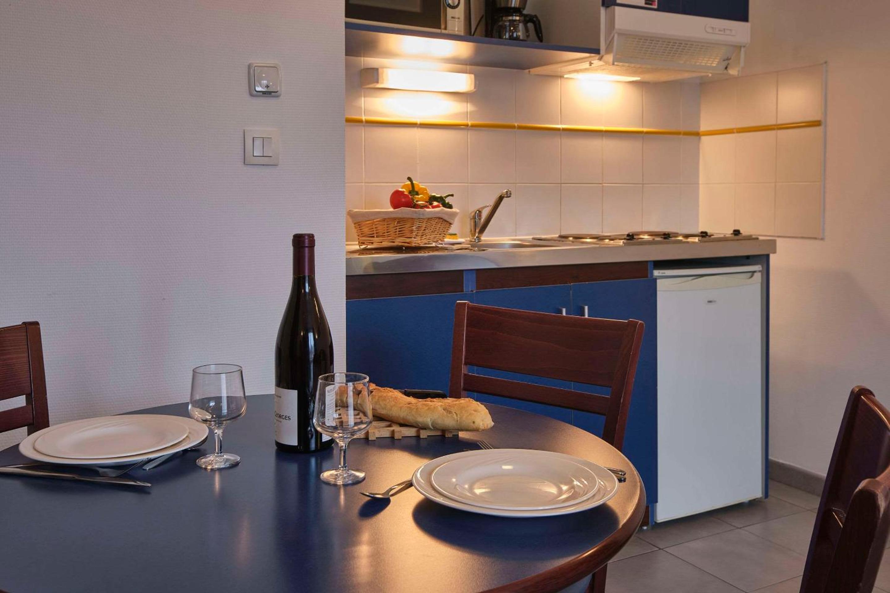One Bedroom Apartment - Twin - Photo 4