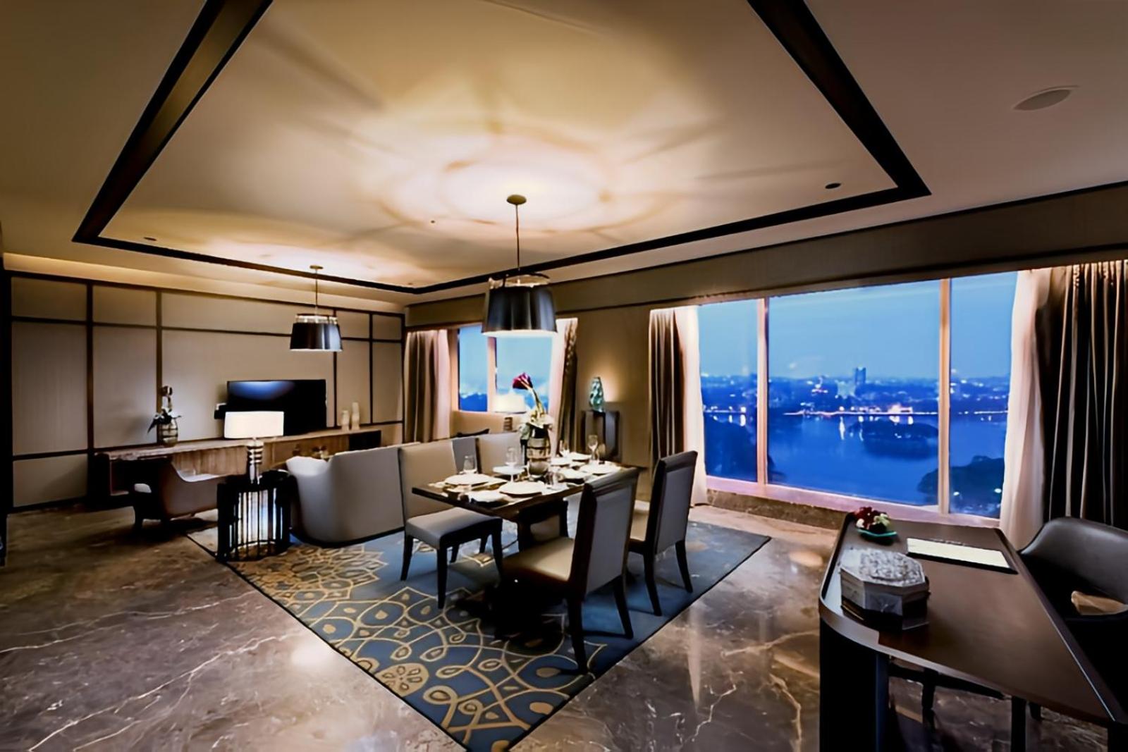One Bedroom Deluxe Suite – Lounge Access One Bedroom Deluxe Suite – Lounge Access