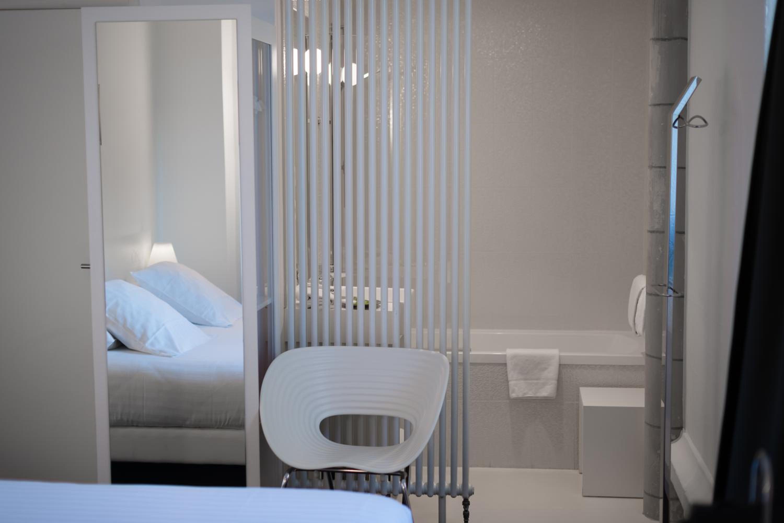 Double Room - Photo 8