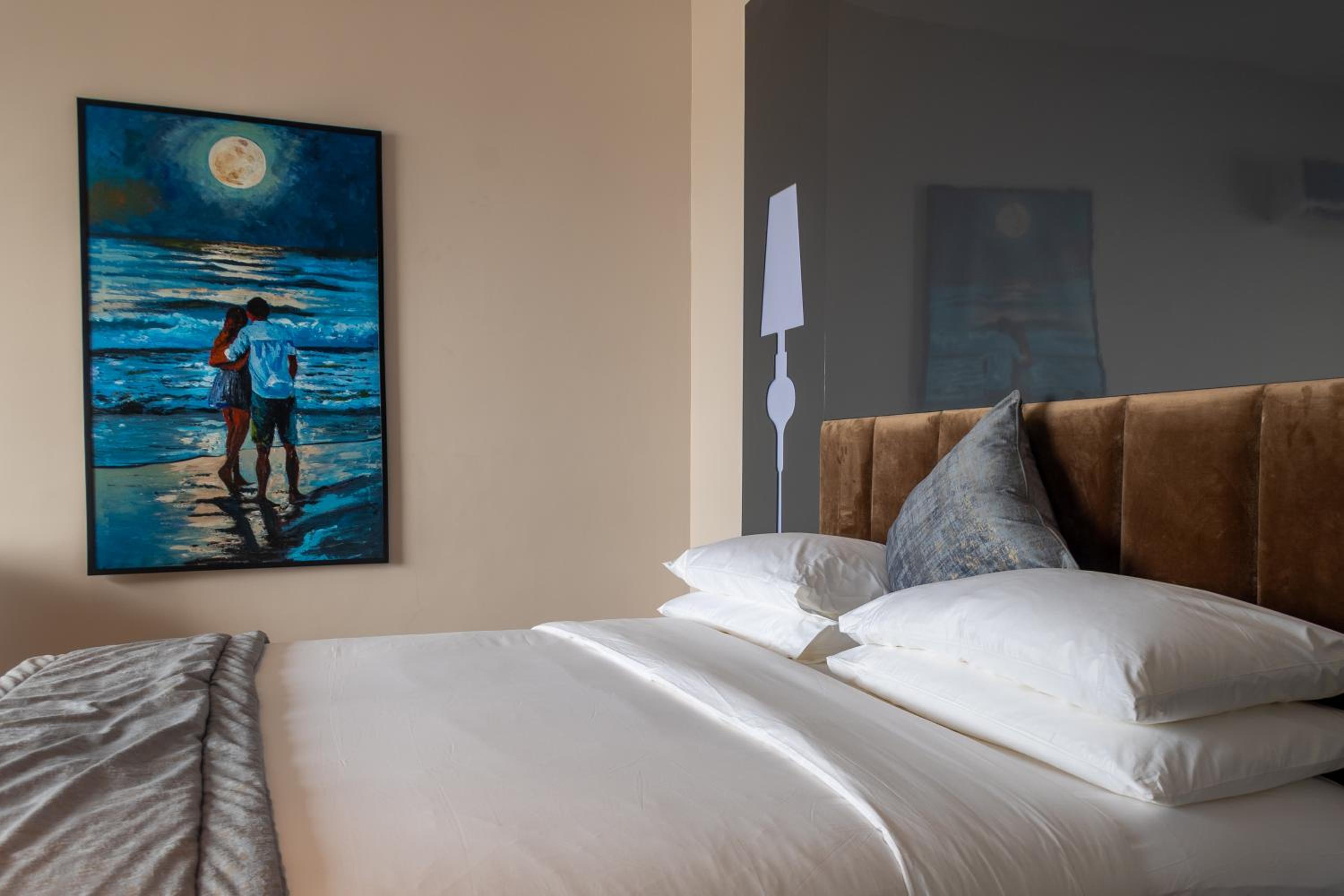 Deluxe Double Room (2 Adults + 1 Child)