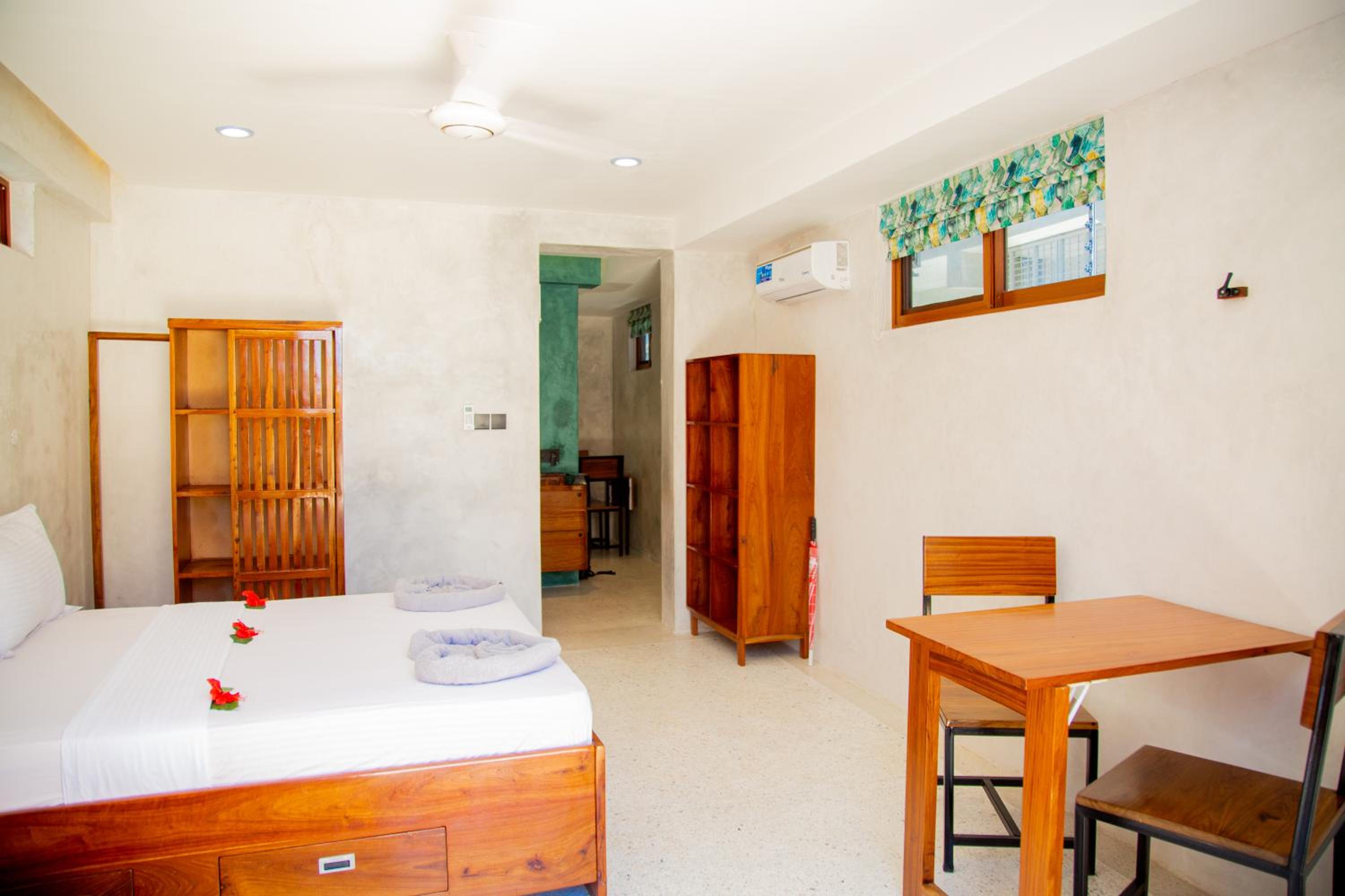 One-Bedroom Apartment with Sea View photo 2