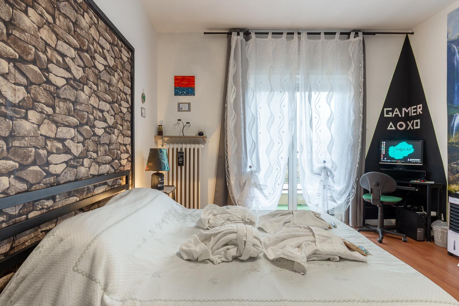 Triple Room With Shared Bathroom