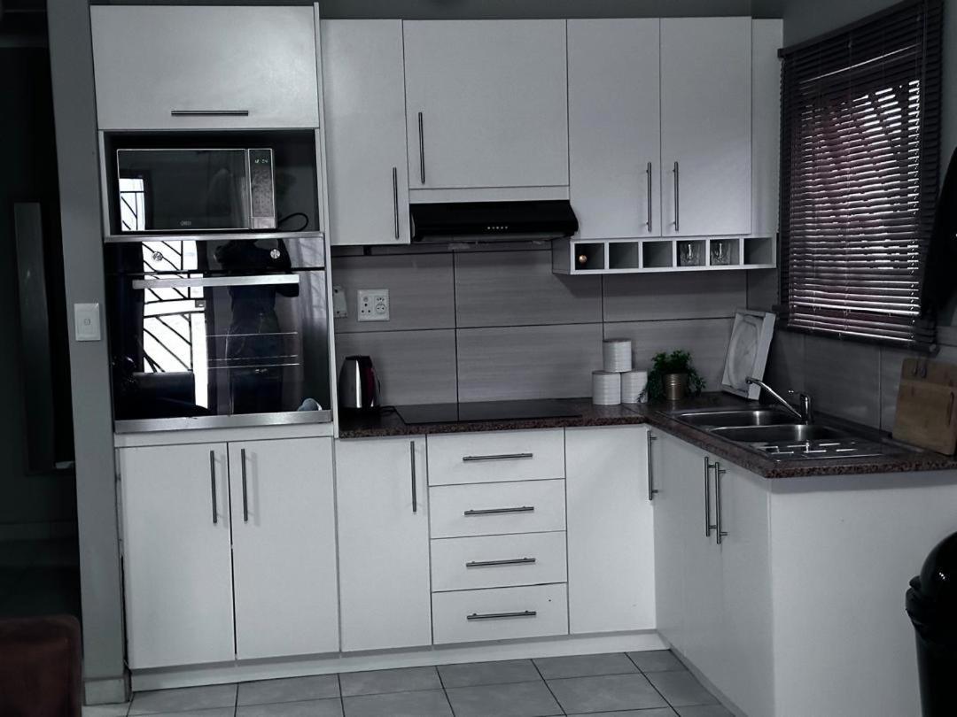 Three-Bedroom House photo 3