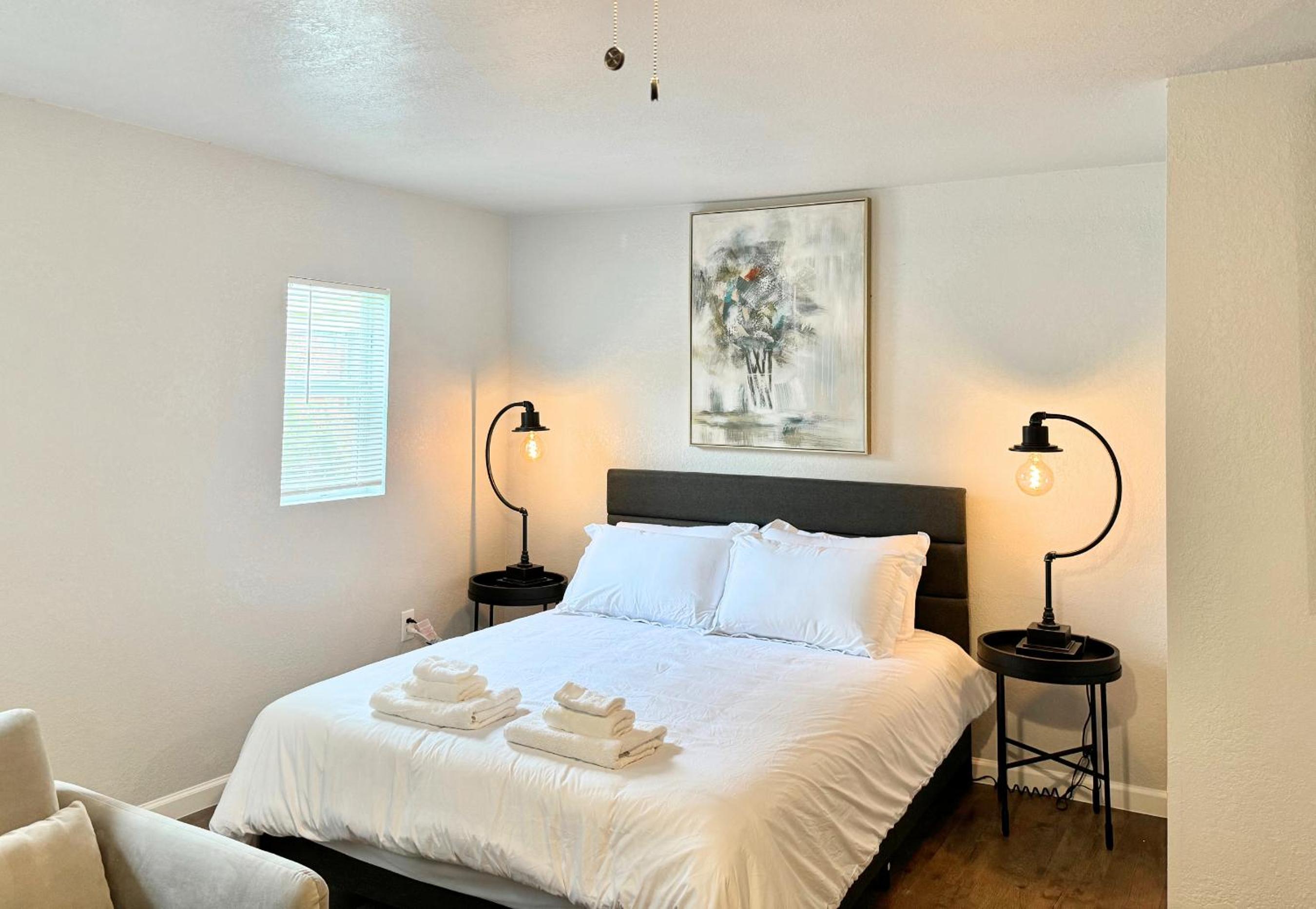 Seven-Bedroom House photo 1