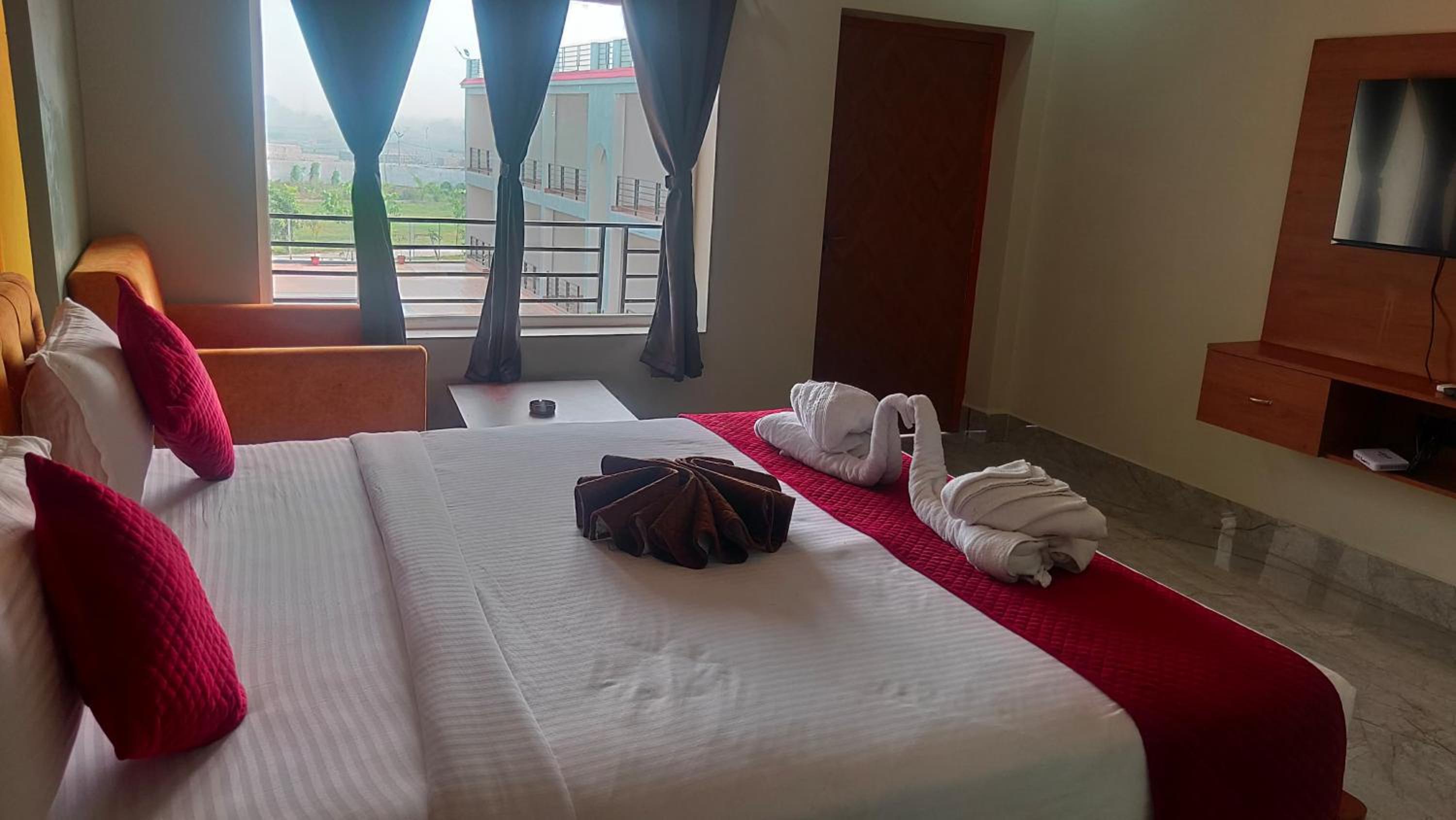 Deluxe Double Room with Balcony photo 2