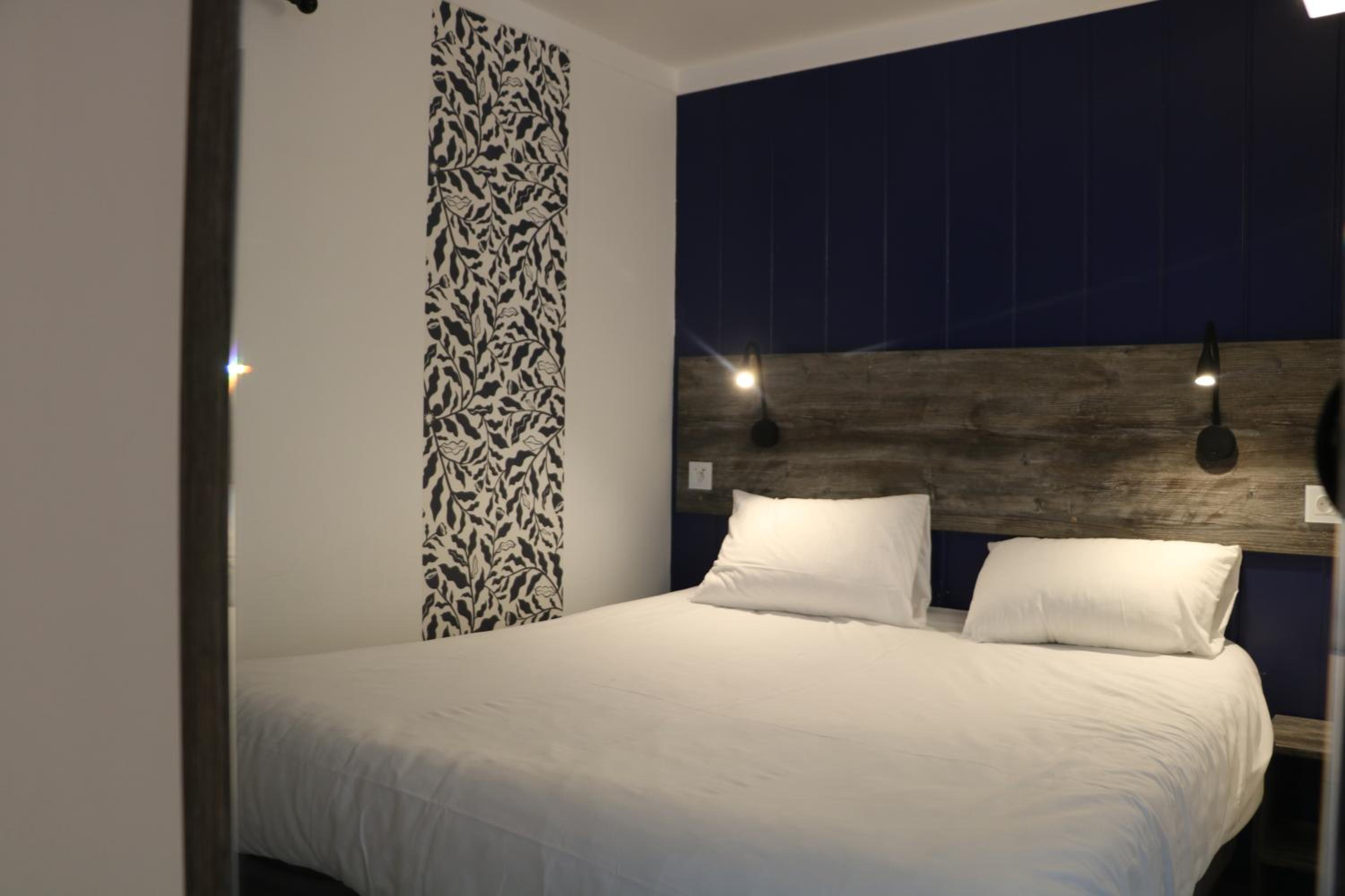 Double Room - Photo 11