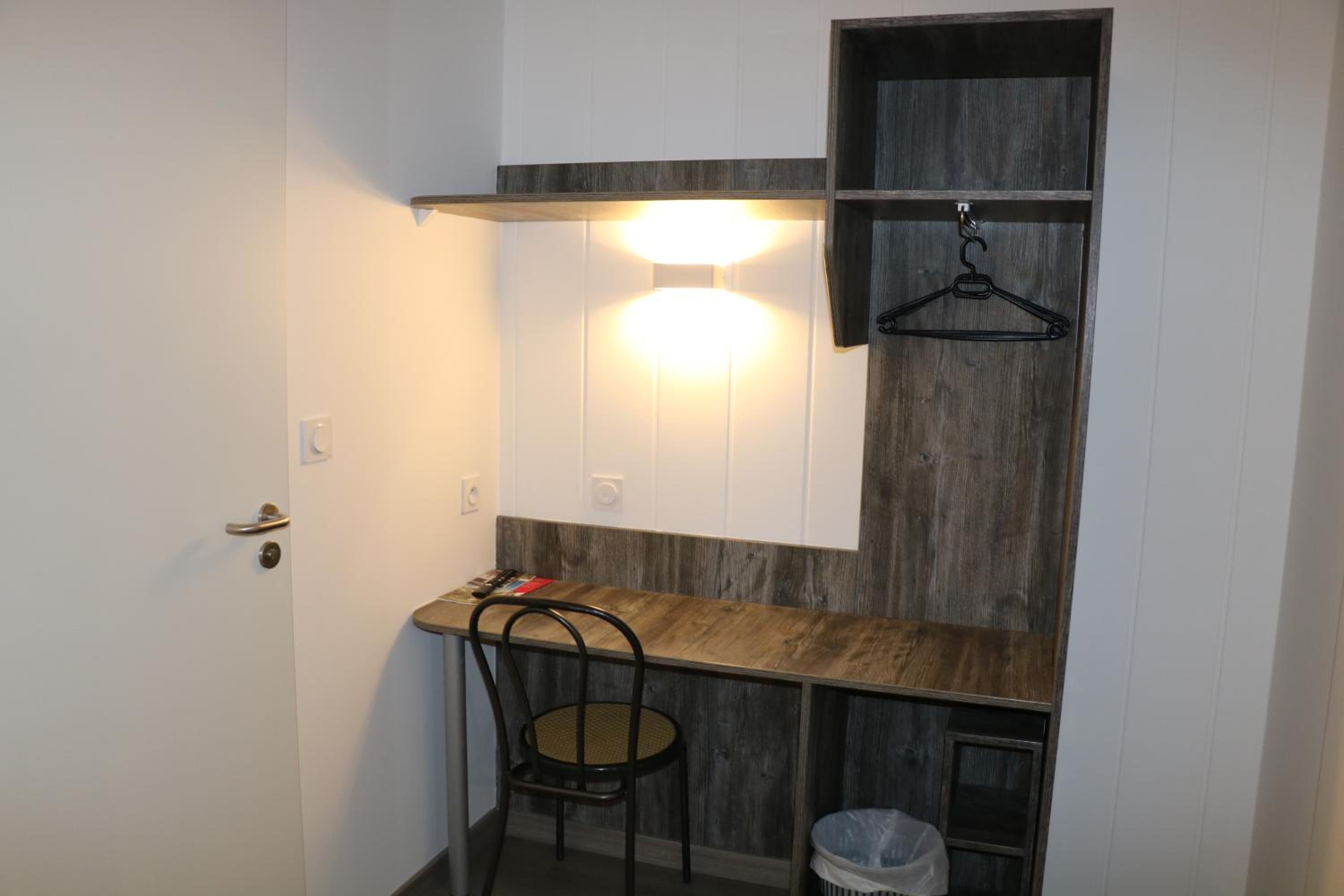 Double Room - Photo 12