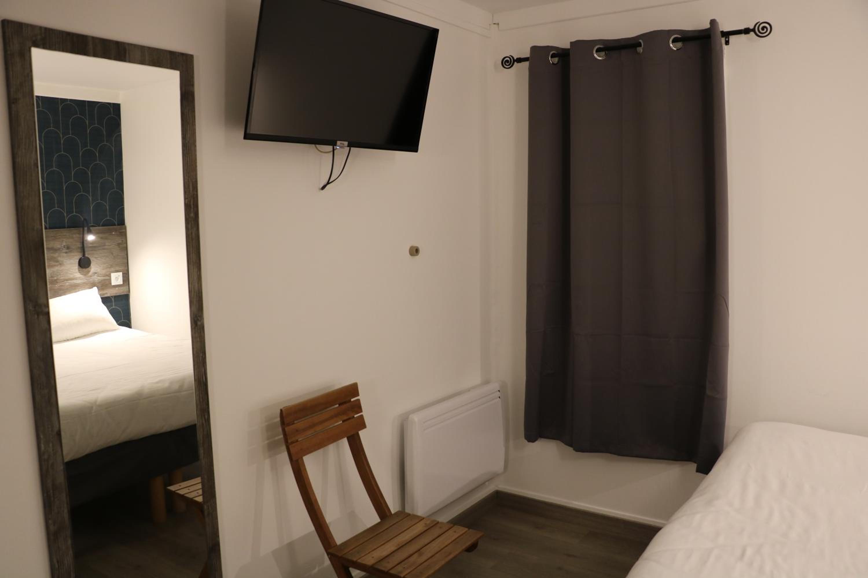 Double Room - Photo 15