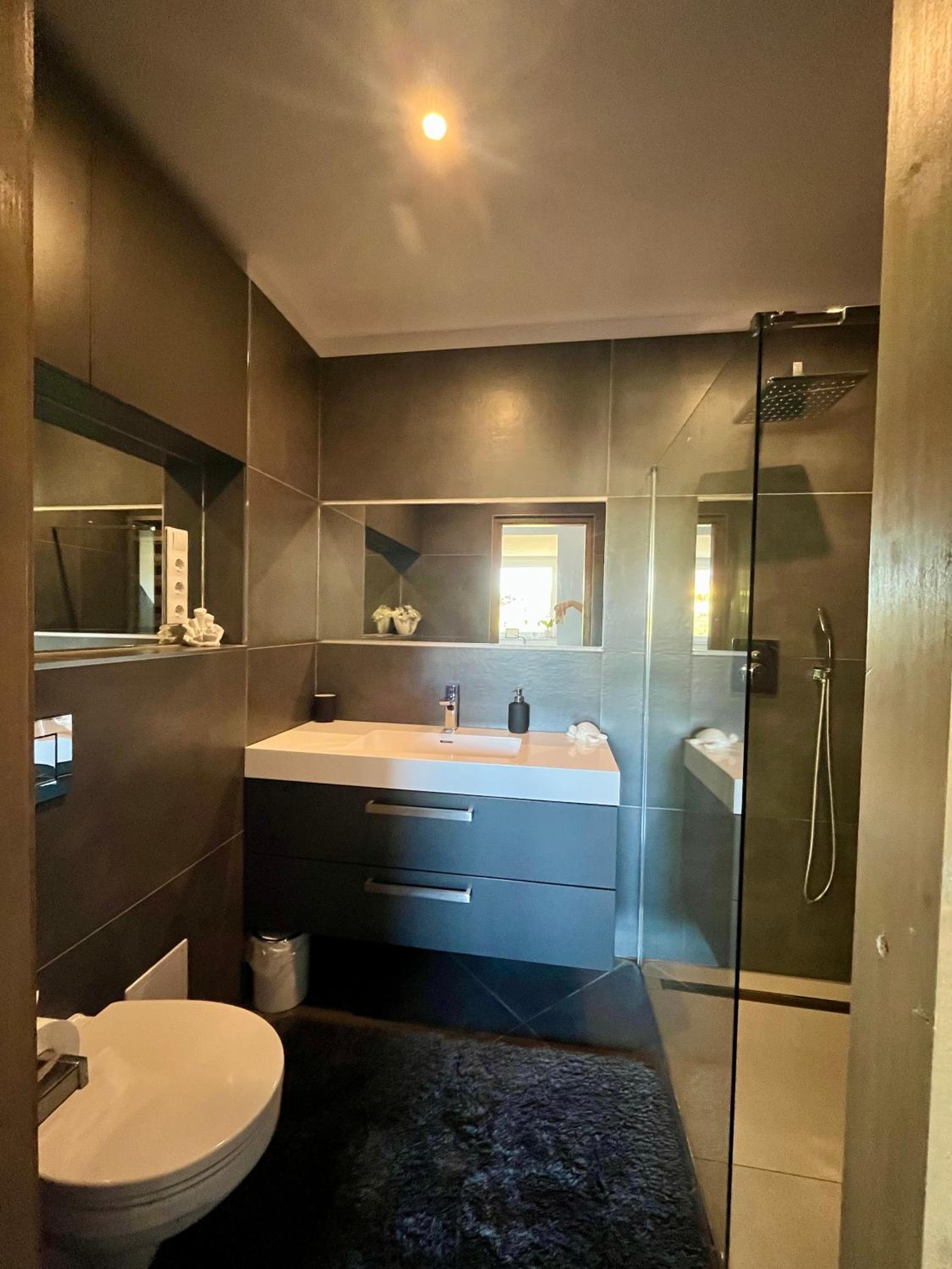 Two-Bedroom Apartment - Photo 2