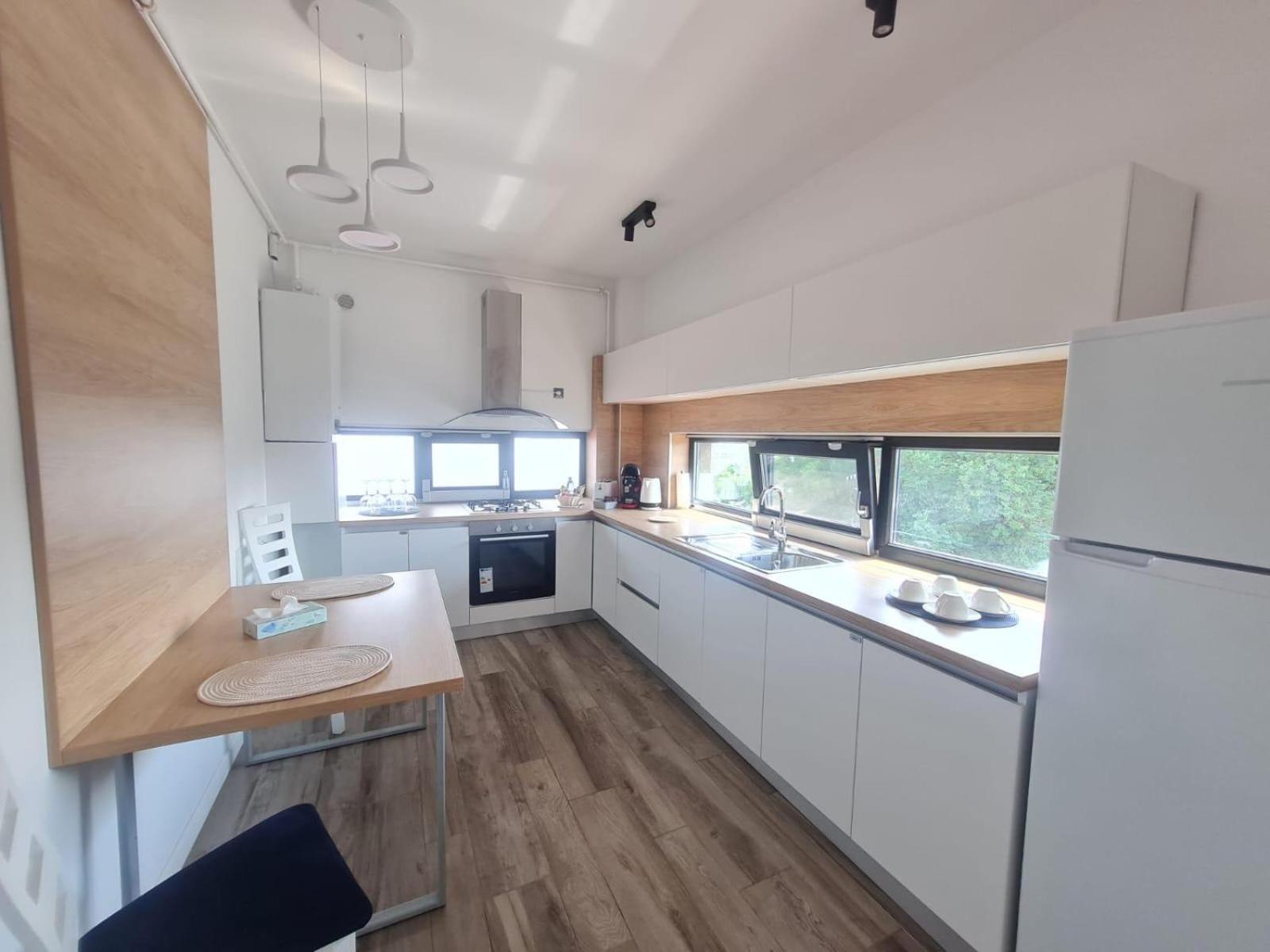 Apartment with Balcony - Photo 12