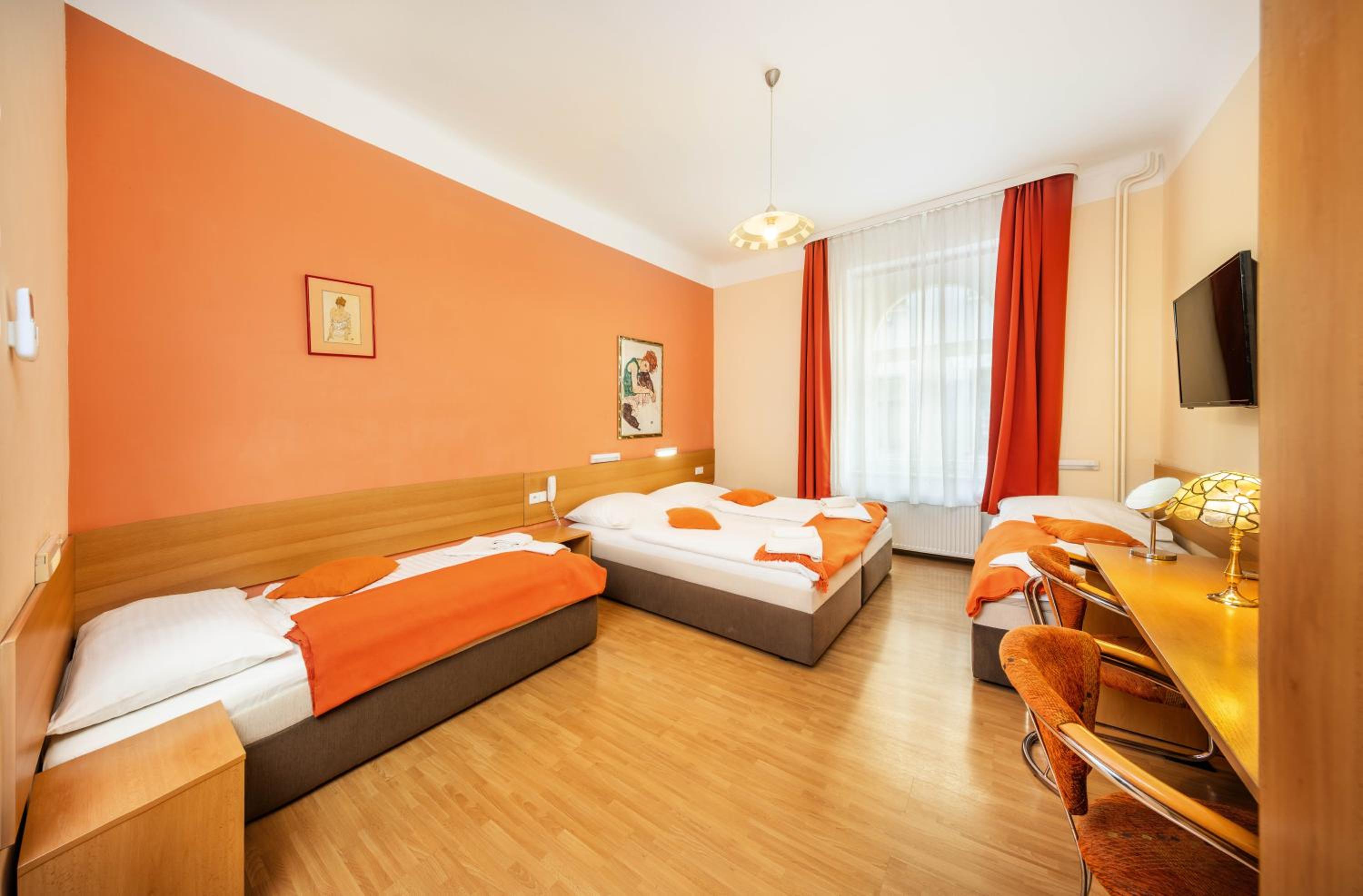 Apartment (4 Adults)
