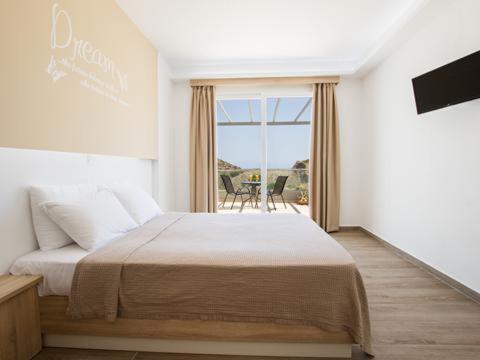 One-Bedroom Deluxe Apartment photo 1