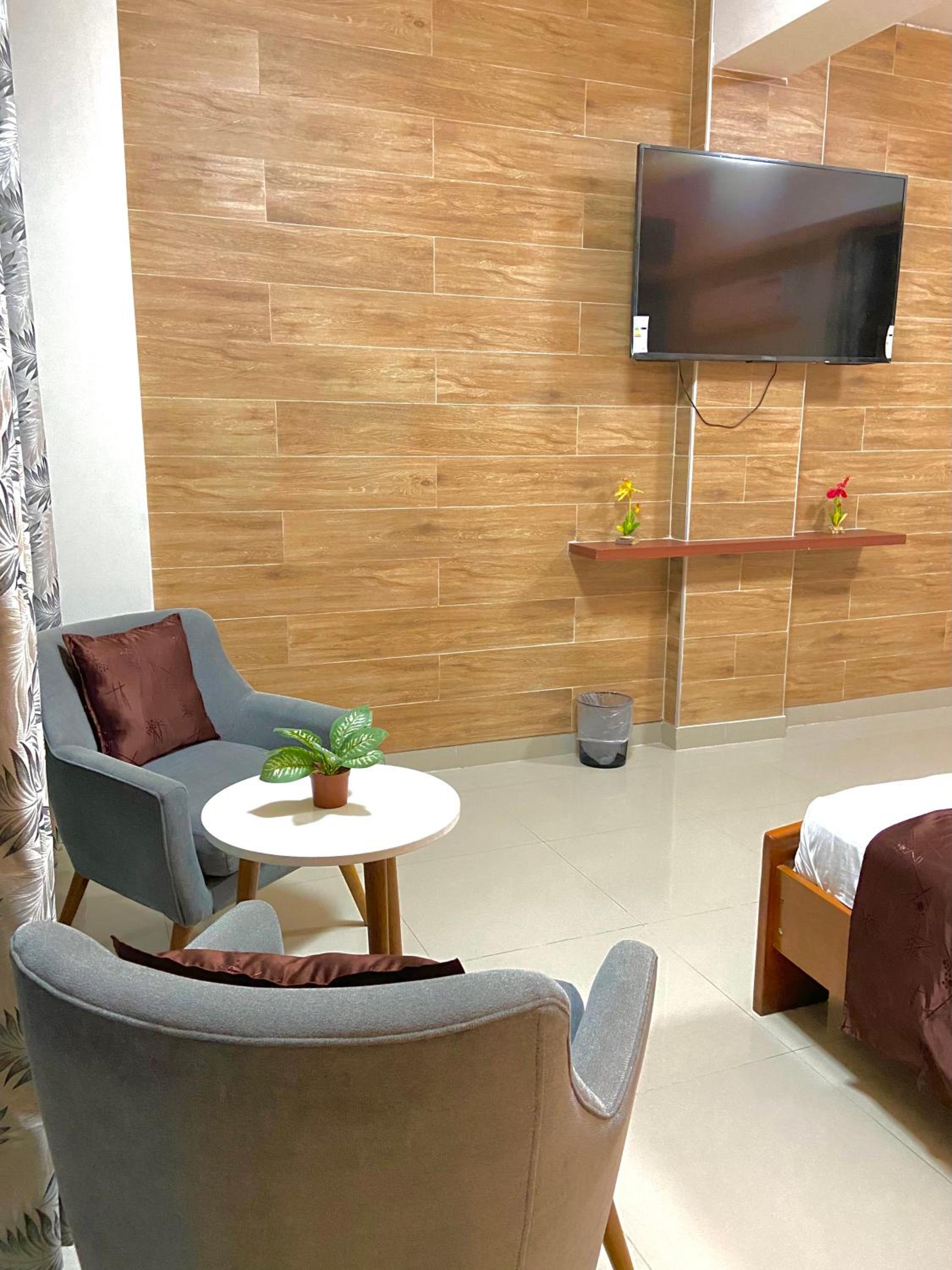 Deluxe King Suite