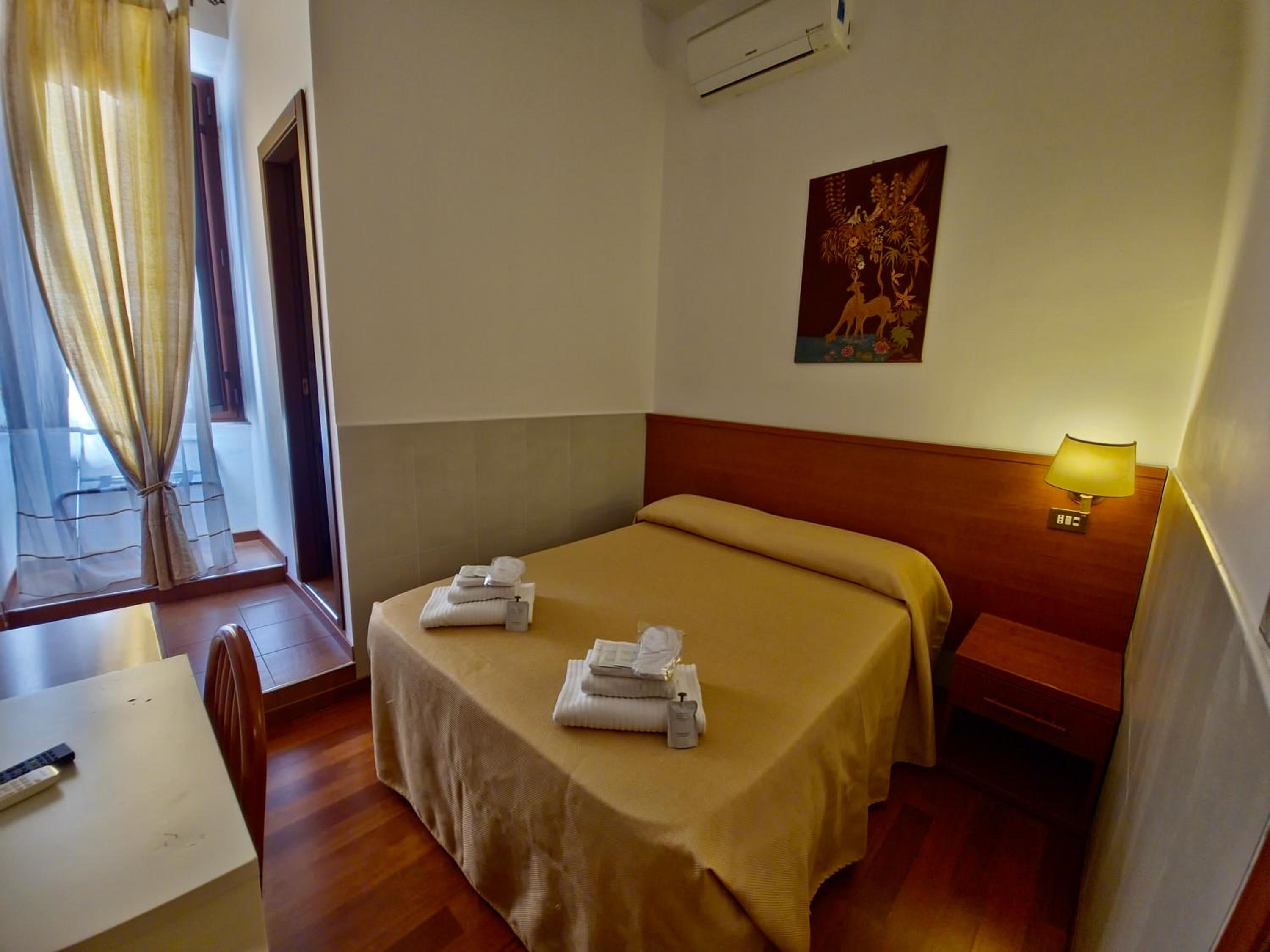 Small Double Room photo 1