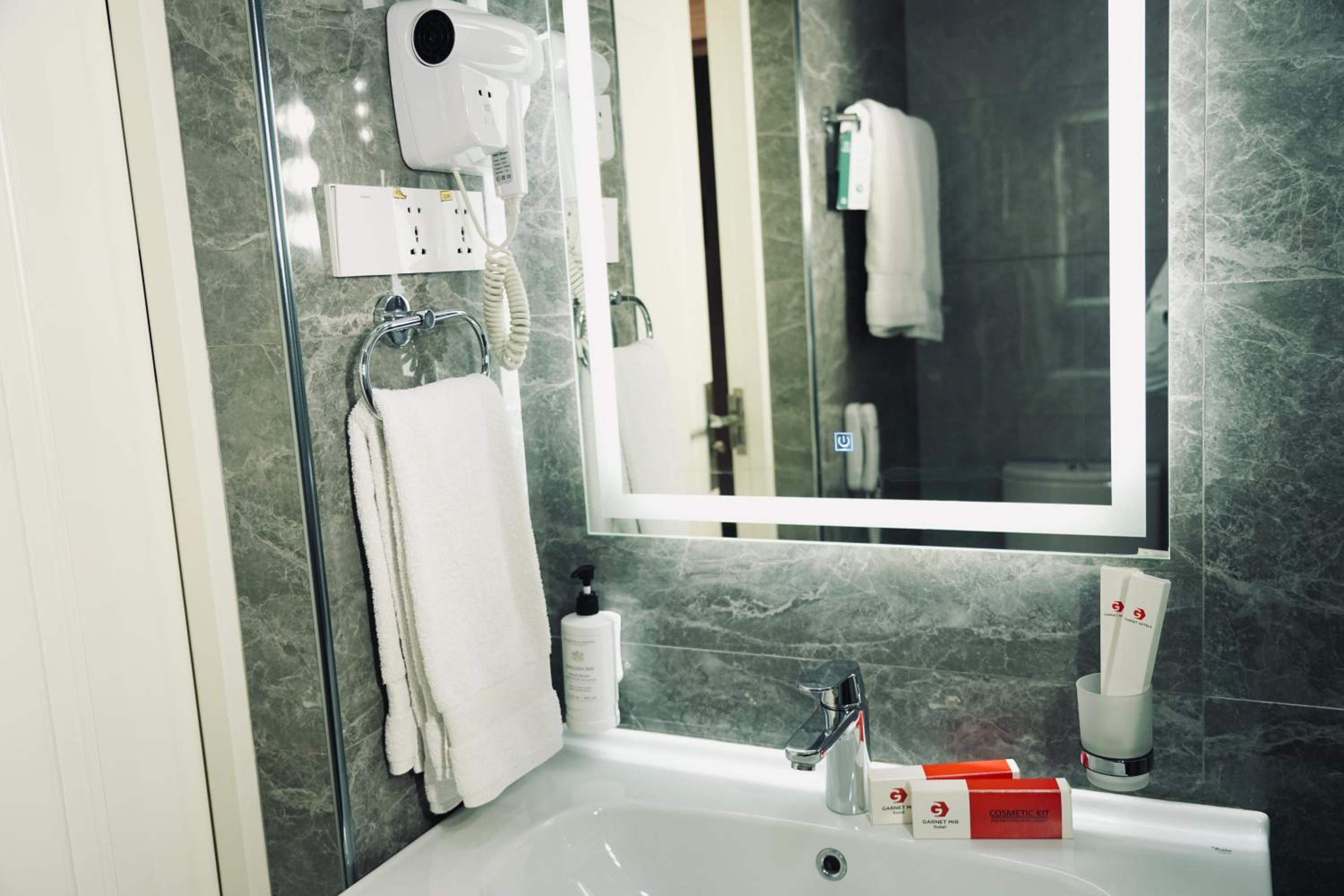 Deluxe Twin Room - Photo 10