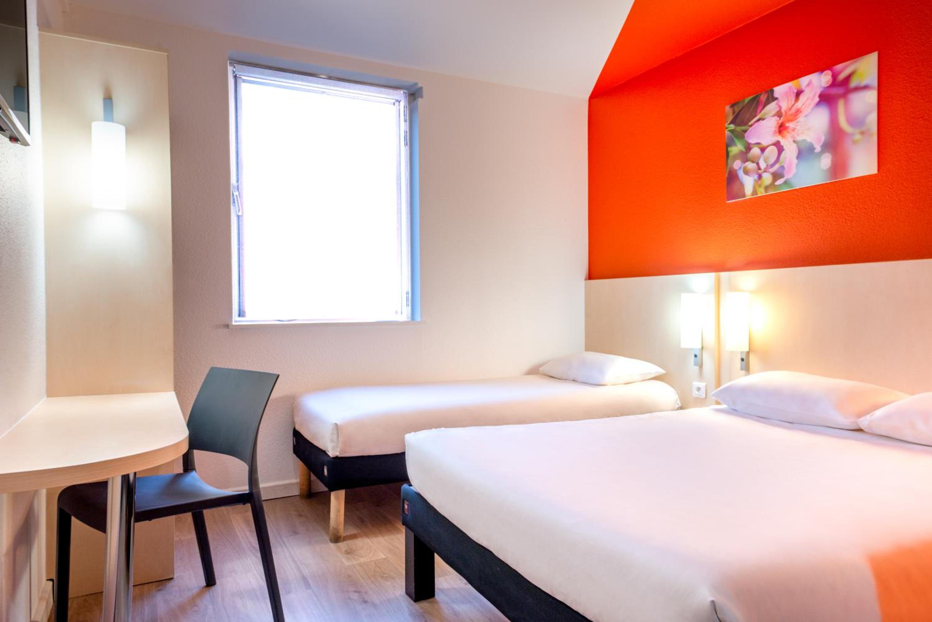 Triple Room with One Double Bed and One Single Bed - Photo 3