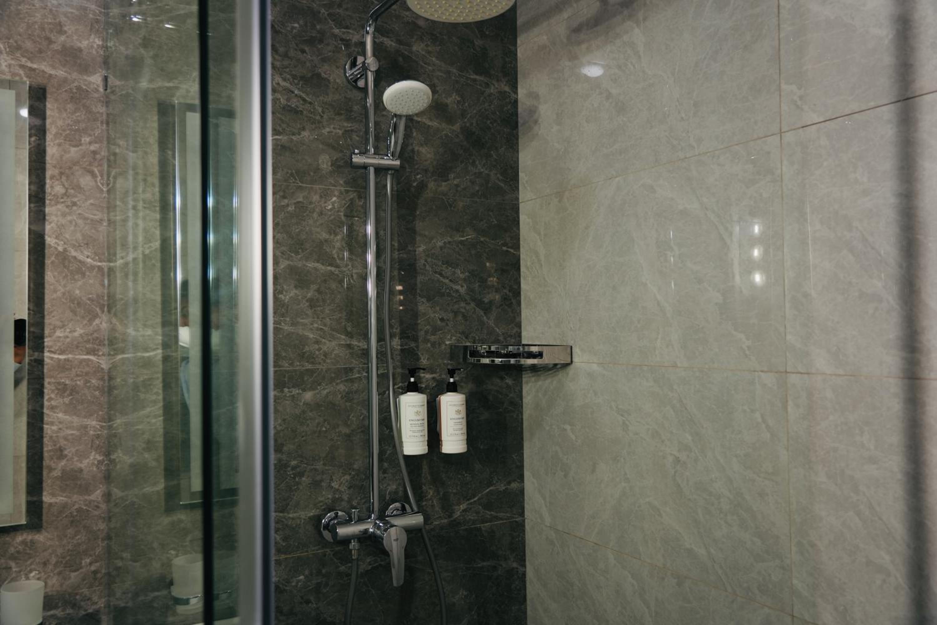 Suite - Photo 3