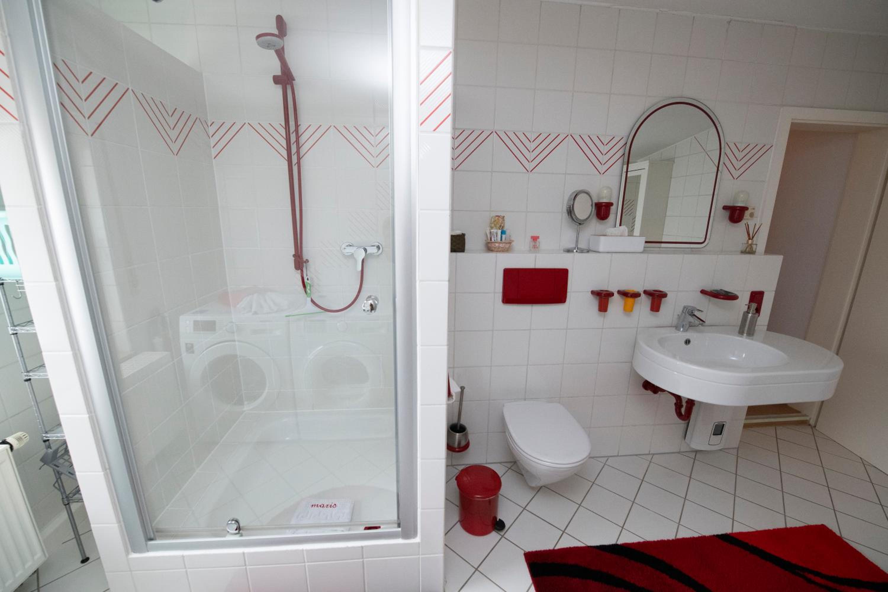 One-Bedroom Apartment - Photo 11
