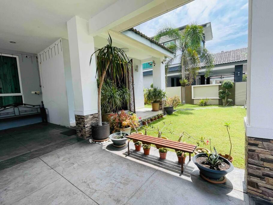 Four-Bedroom House photo 2
