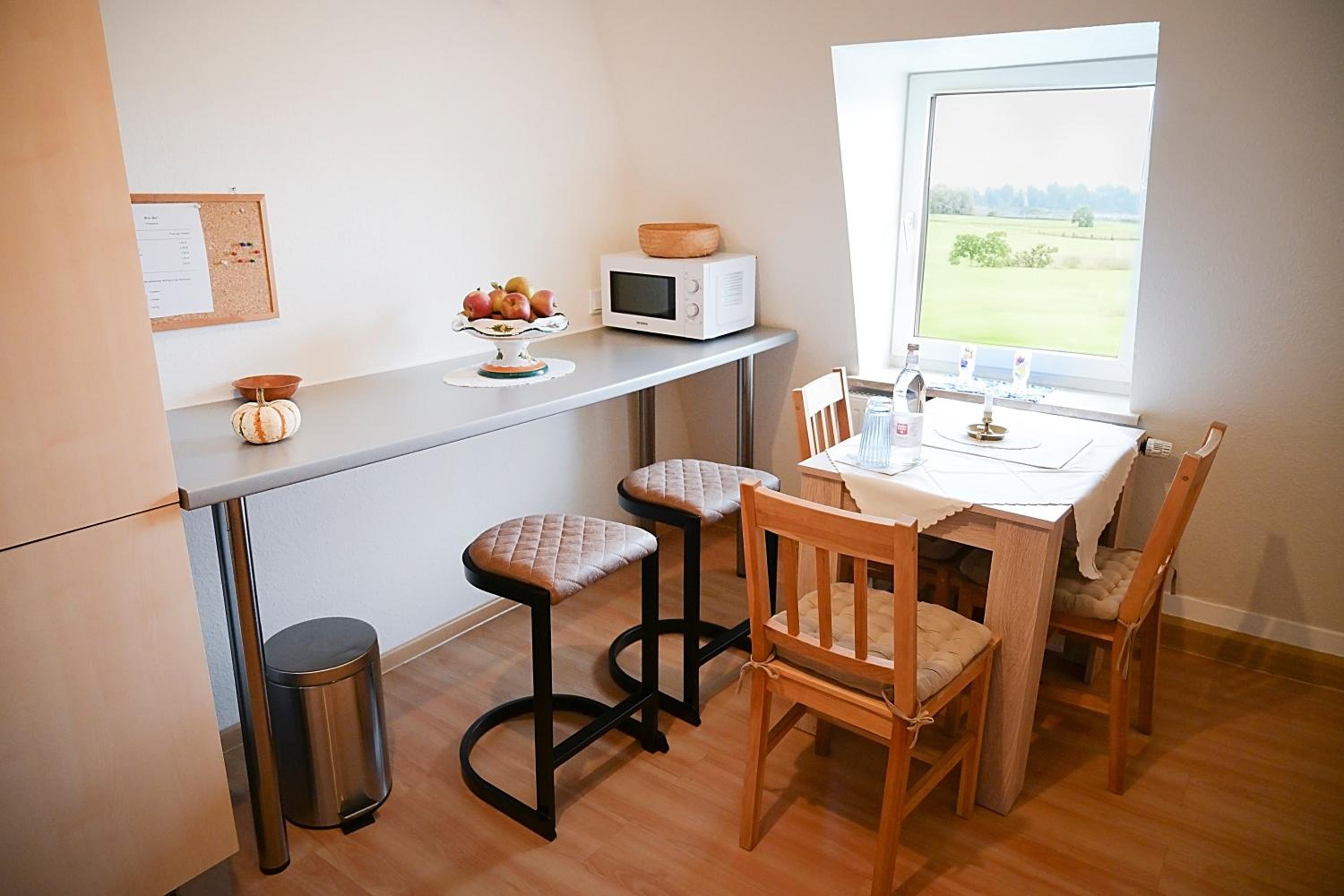 One-Bedroom Apartment - Photo 2