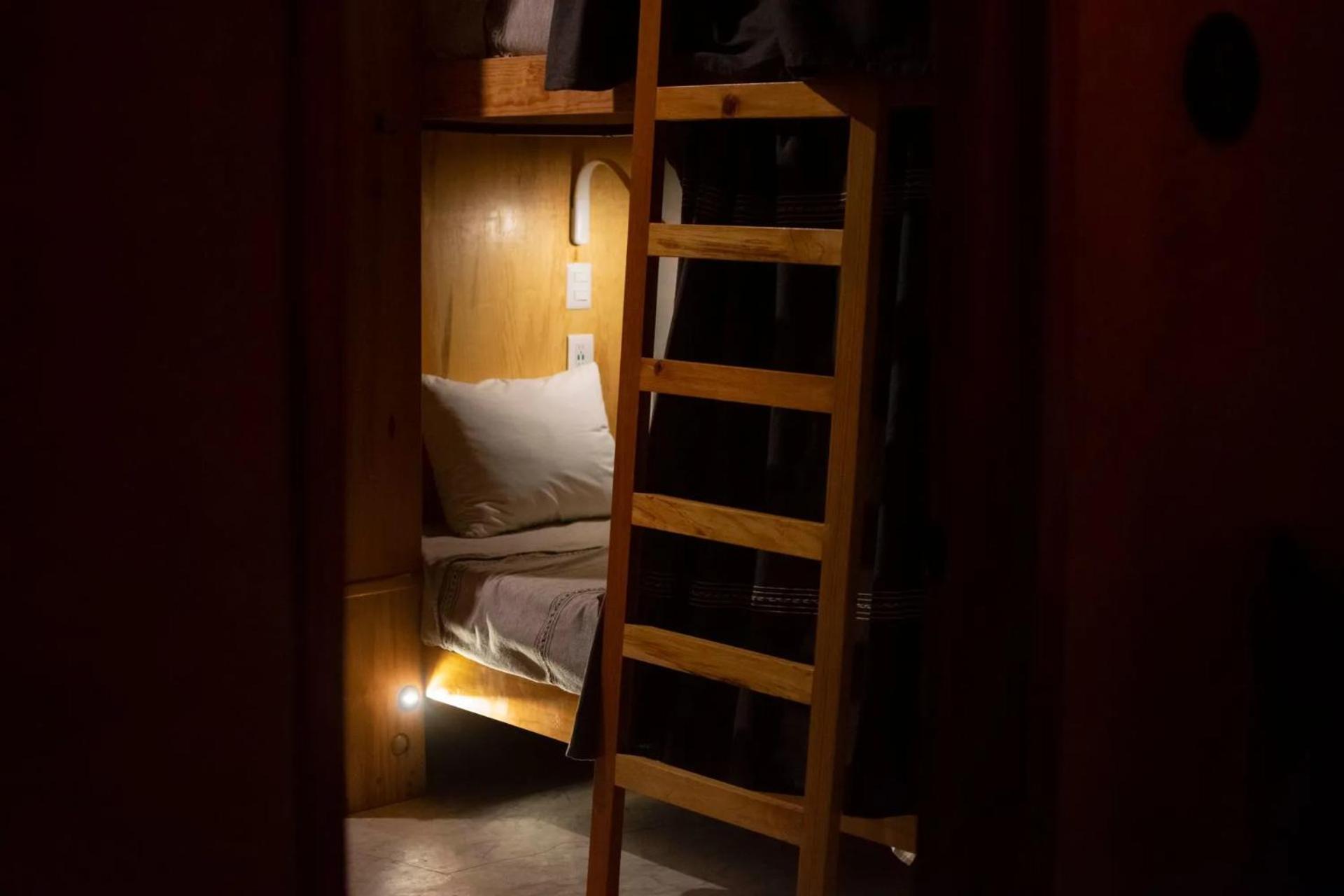 Single Bed in Mixed Dormitory Room