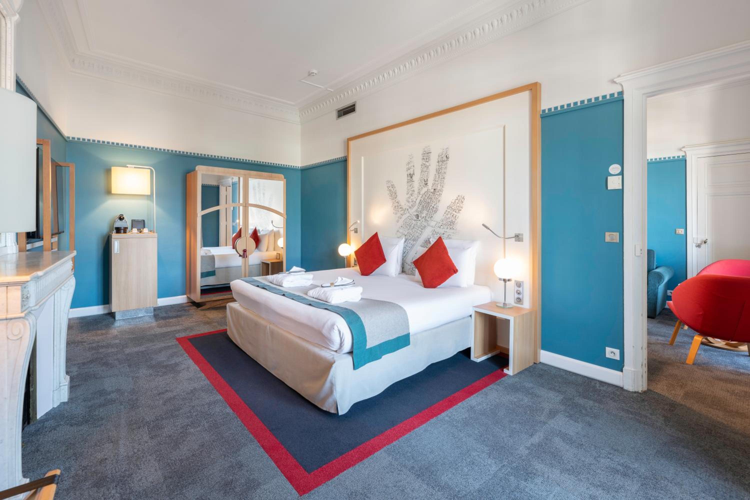 Suite with One Double Bed and One Double Sofa Bed photo 2